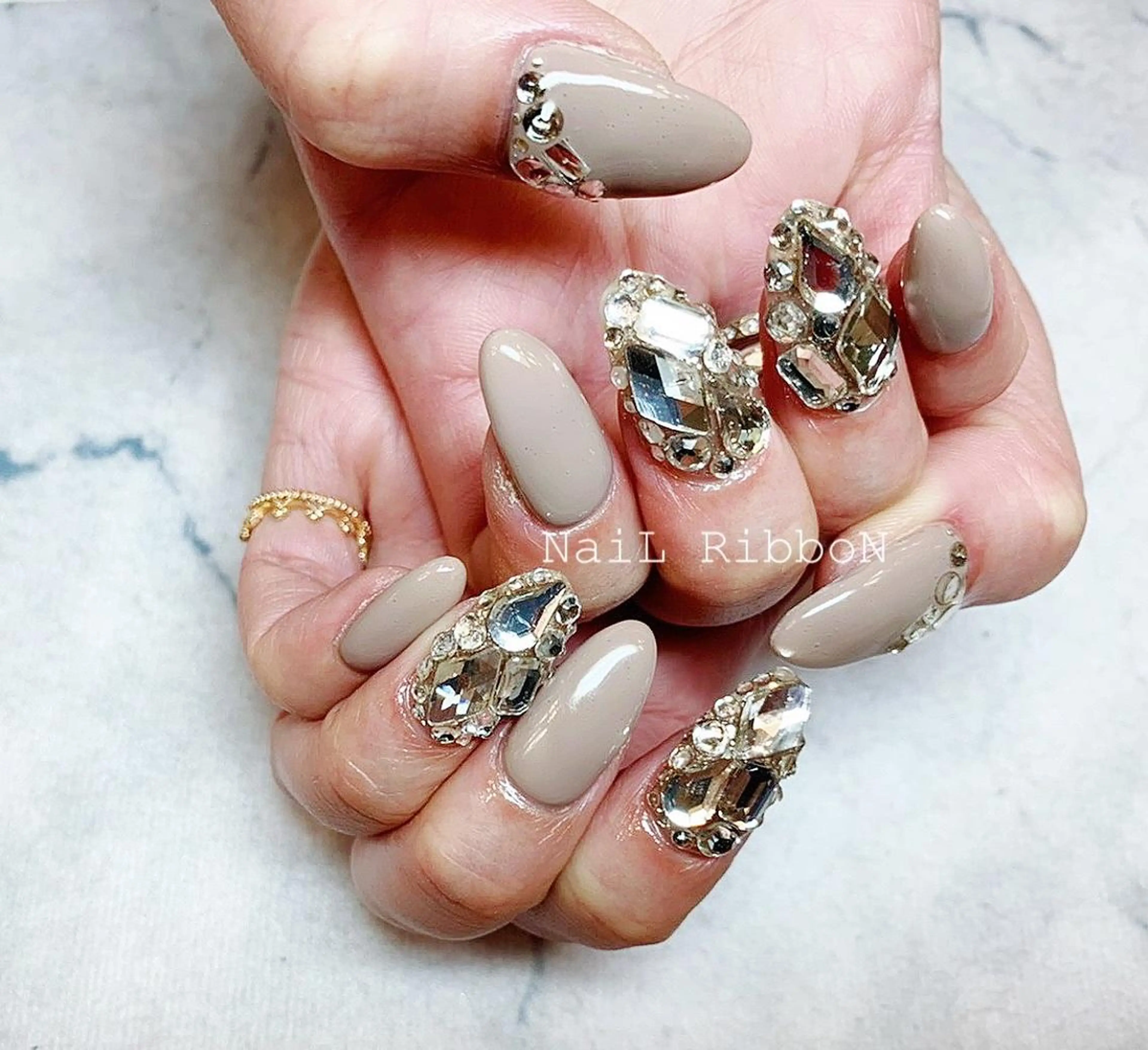 ネイル ネイルリボン 受付スタッフのネイルデザイン