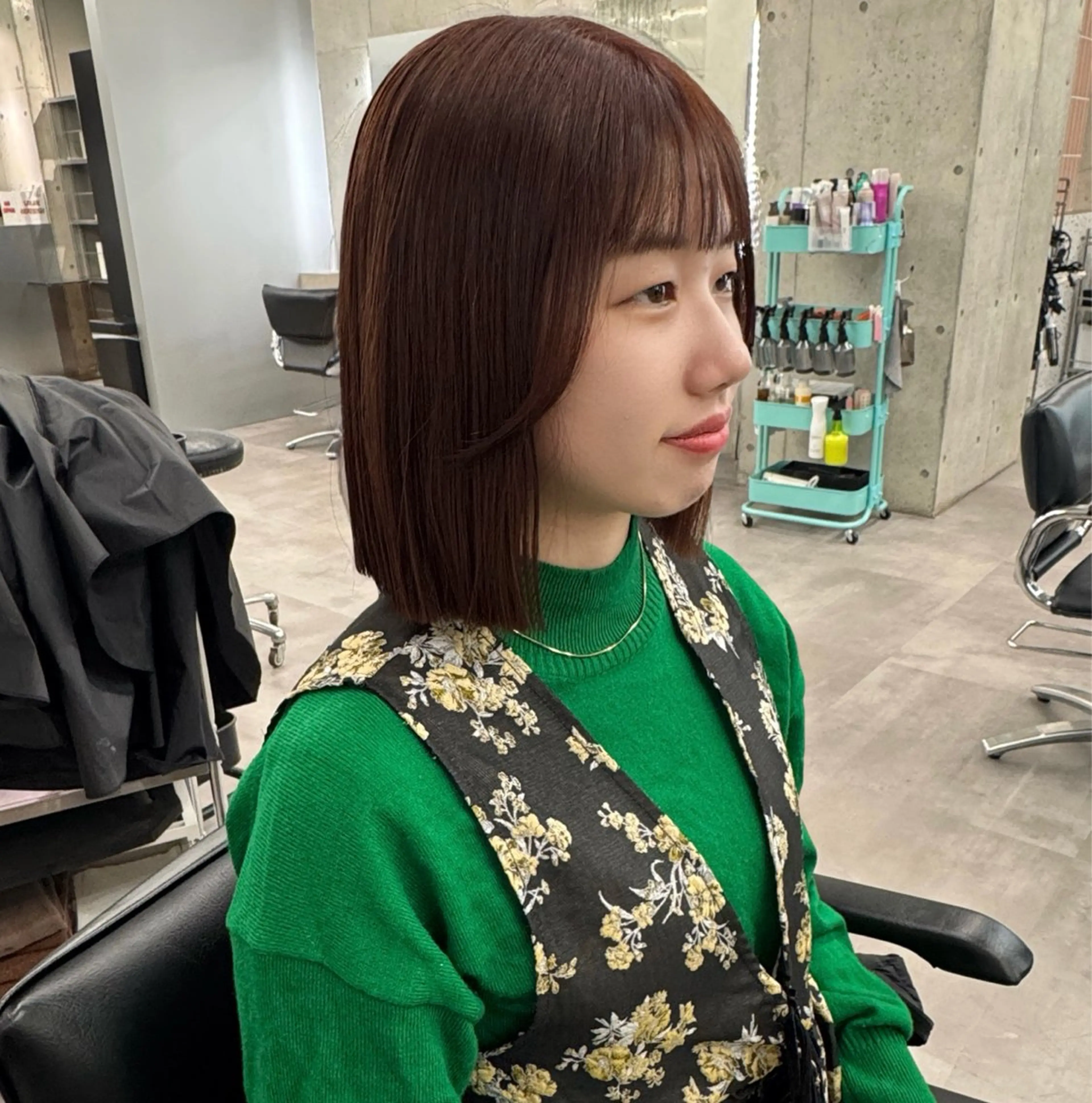 ミディアム カラー 切りっぱなしボブ ブリーチ ブラウンカラー ダブルカラー ブリーチなしカラー カット ヘアカラー トリートメント 似合わせボブカット Anonのヘアスタイル