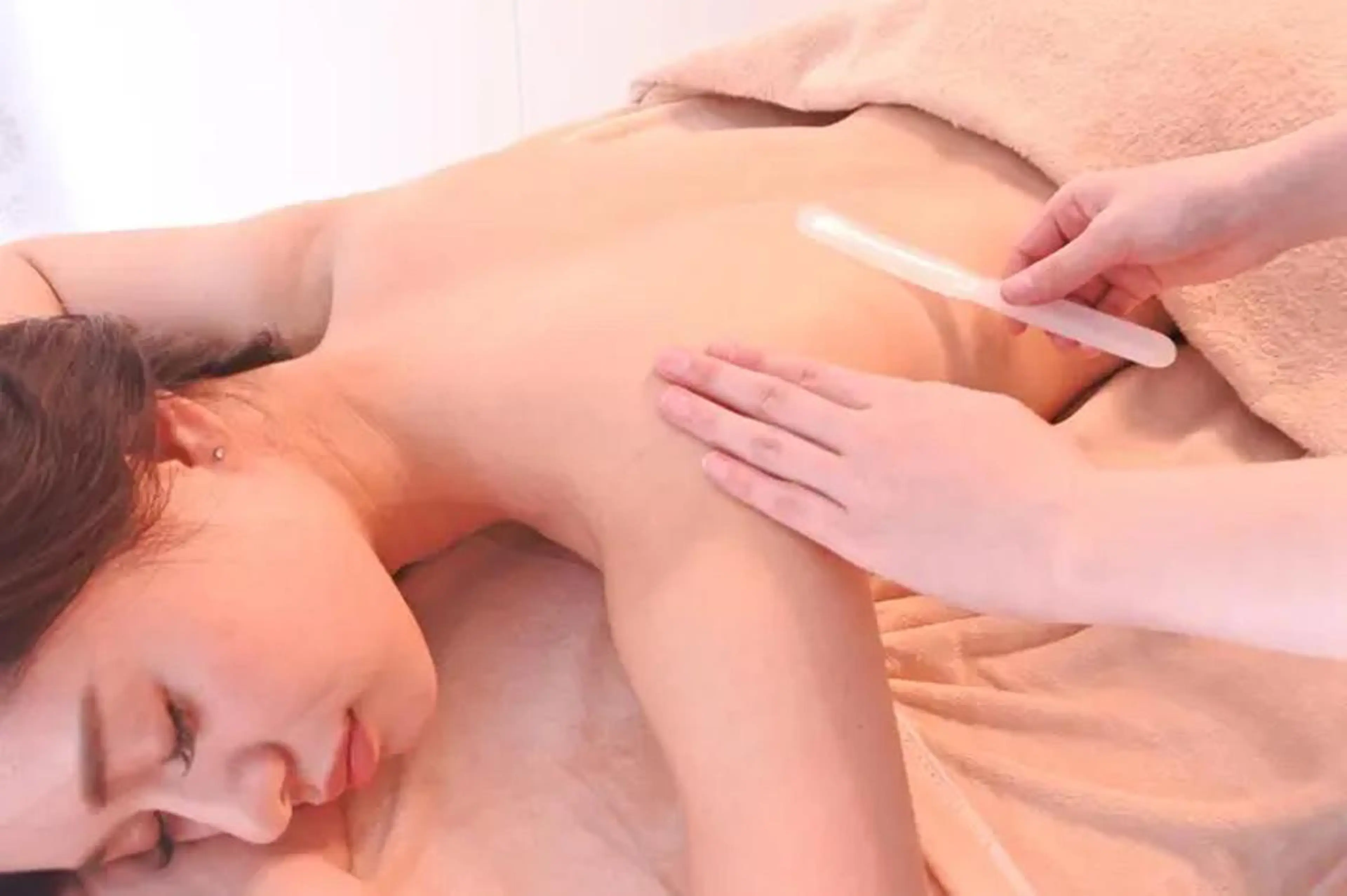 【プレミアム★背中脱毛】素肌まで美しく・毛穴洗浄+美白パック付◆9900→の写真