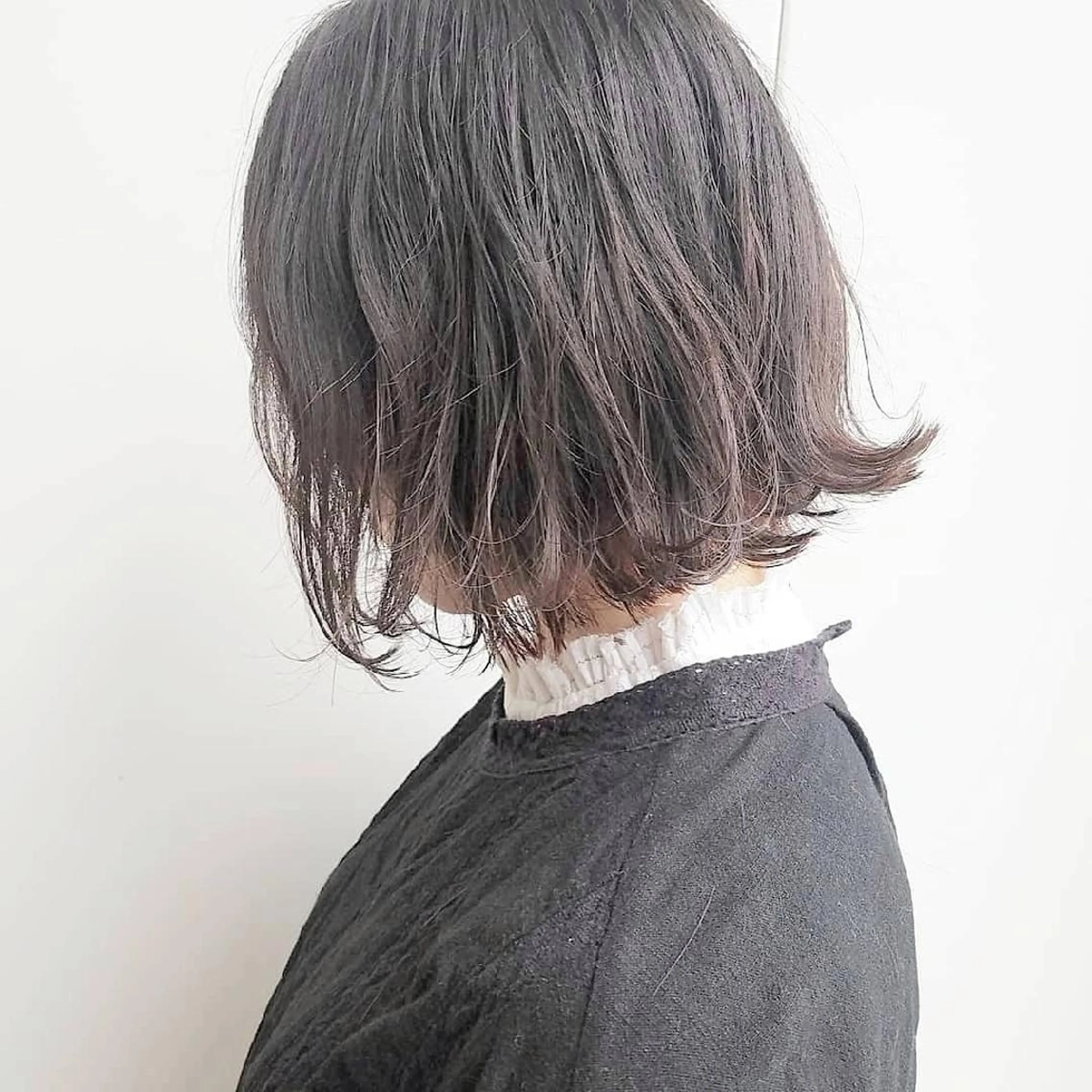 ショート カラー パーマ ボブ 外ハネヘア iplus まつげ、眉毛、耳つぼのマツエク・マツパデザイン