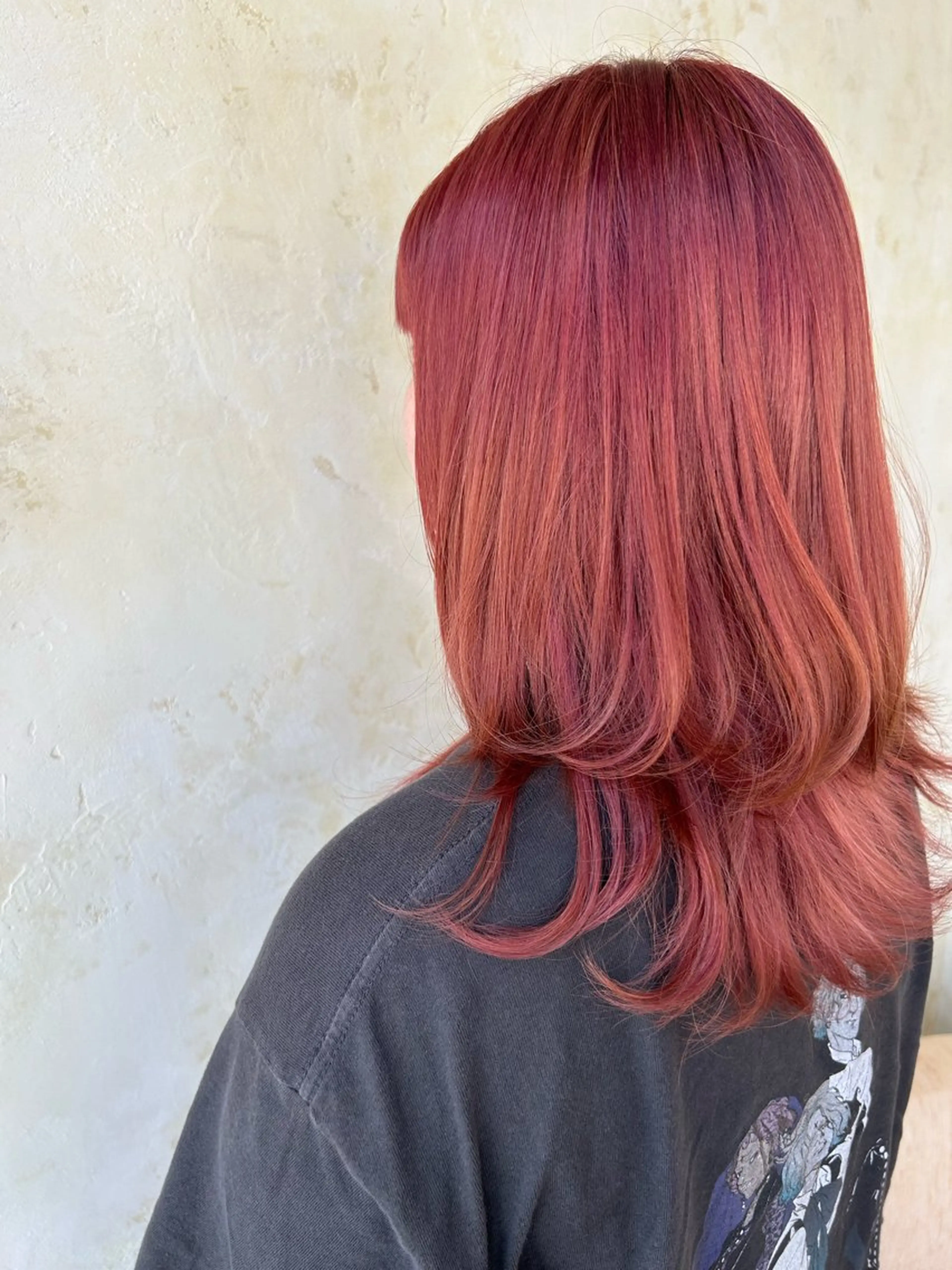 セミロング カラー ブリーチ オレンジ レッドカラー レイヤー/流行りヘア 🤲MIREI🤲のヘアスタイル