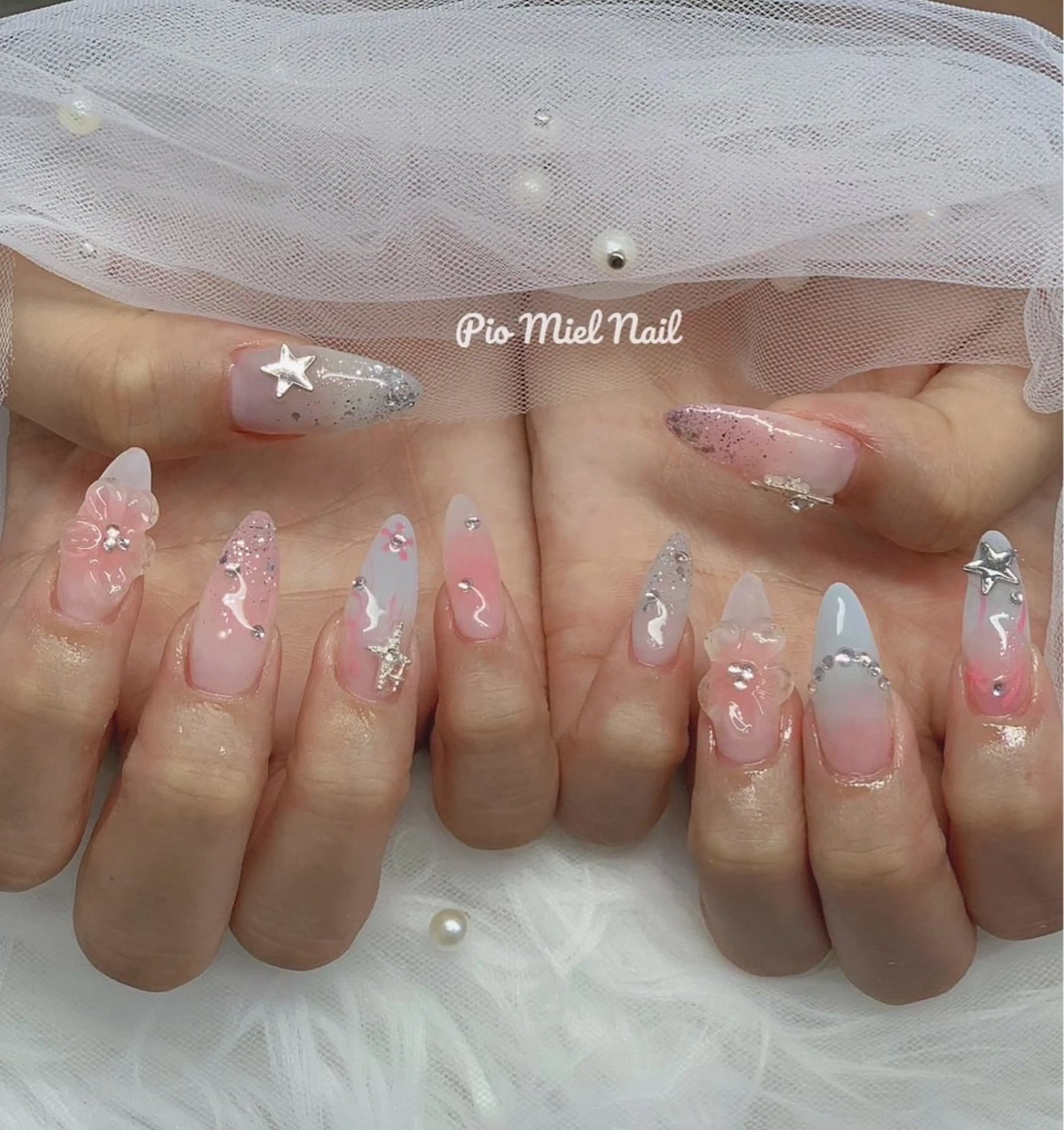 ネイル アートネイル ブルー フラワーネイル フレンチネイル ジェルネイル ハンドネイル momo 長さだしのネイルデザイン