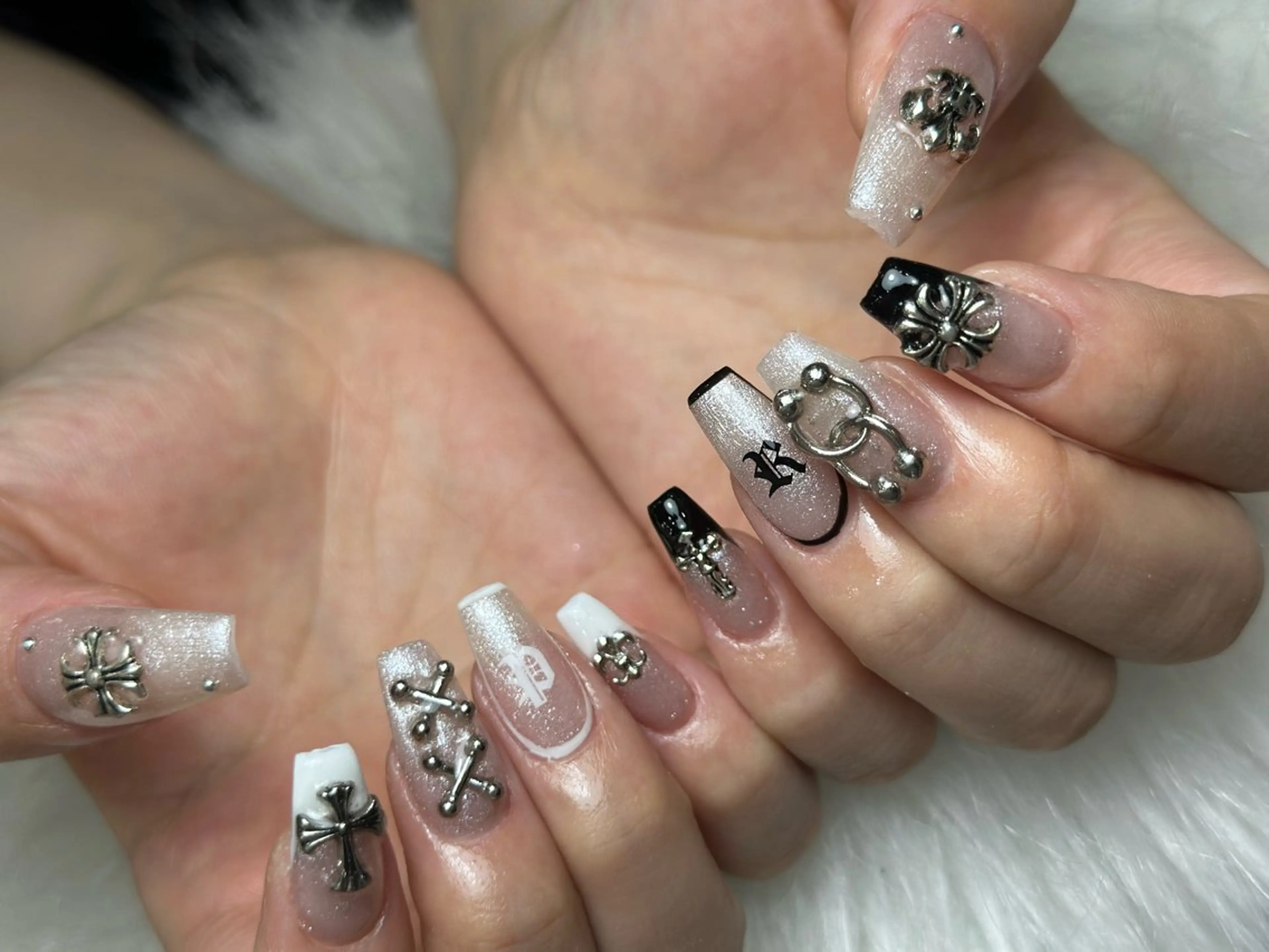 ネイル フレンチネイル グラデーション 韓国ネイル マグネットネイル シンプルネイル ハンドネイル CoMo Nail Studio所属・CoMo Nailのネイルデザイン