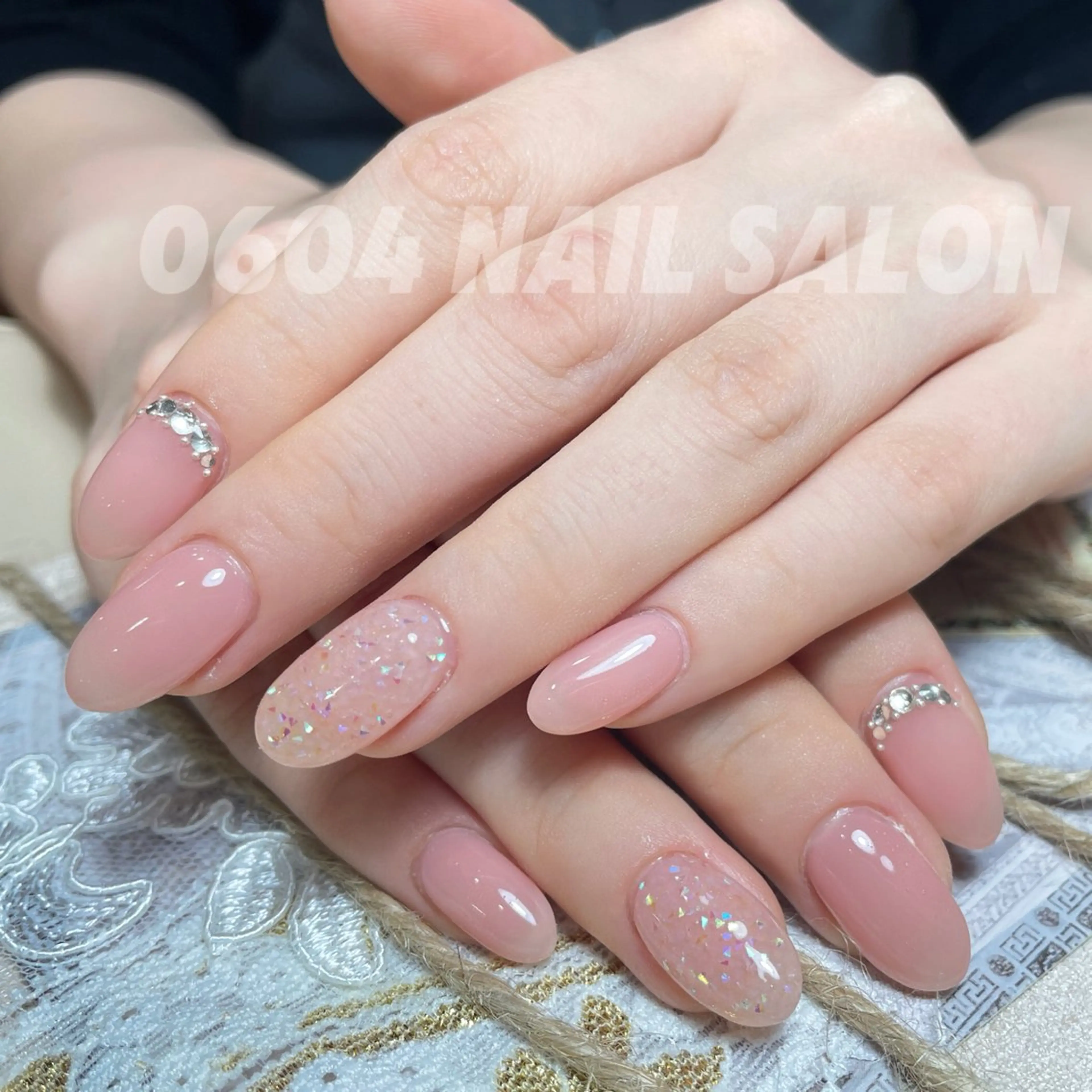 ネイル ストーンネイル ishiro 🍂のネイルデザイン