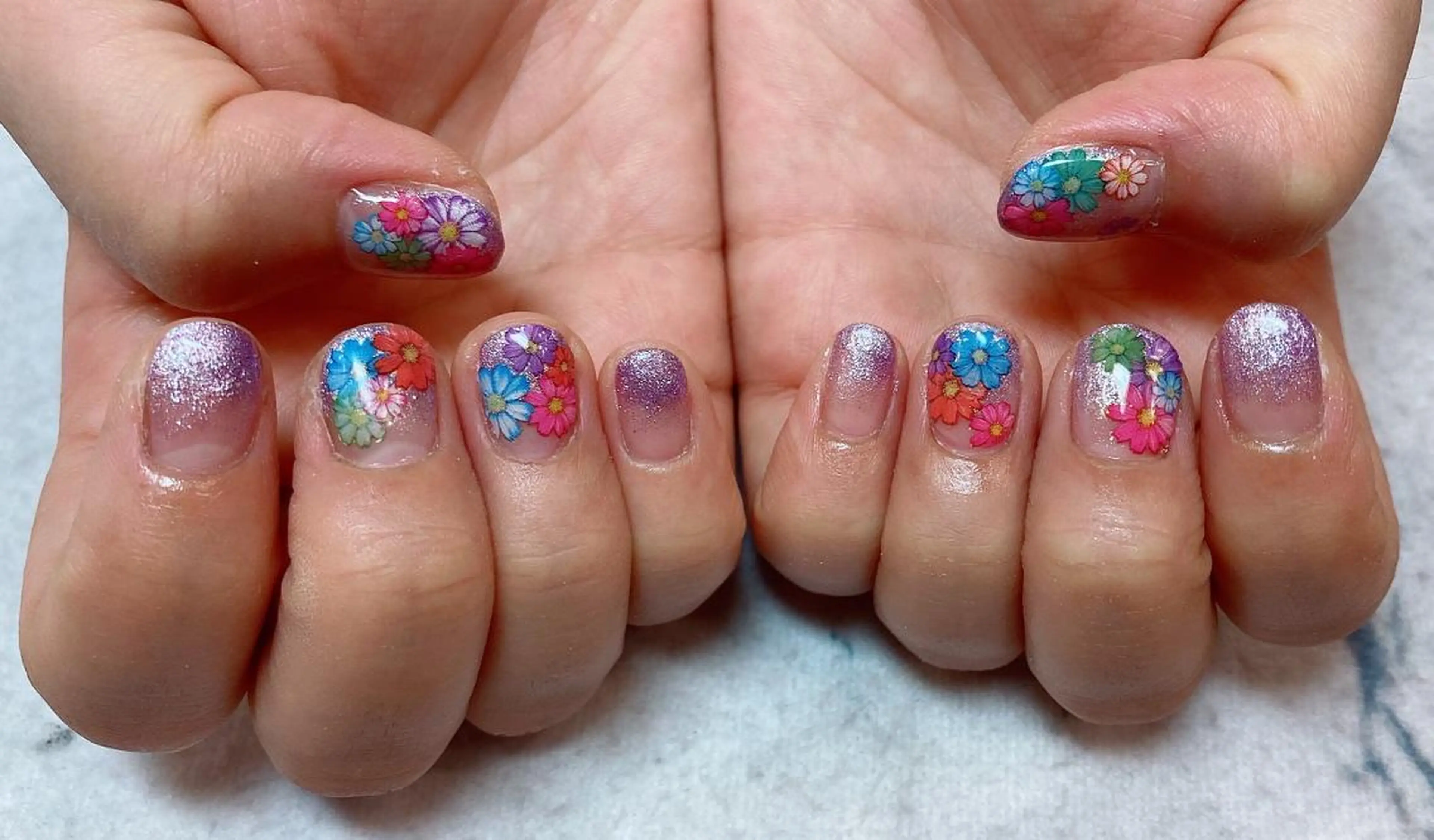 ネイル ネイルリボン 受付スタッフのネイルデザイン