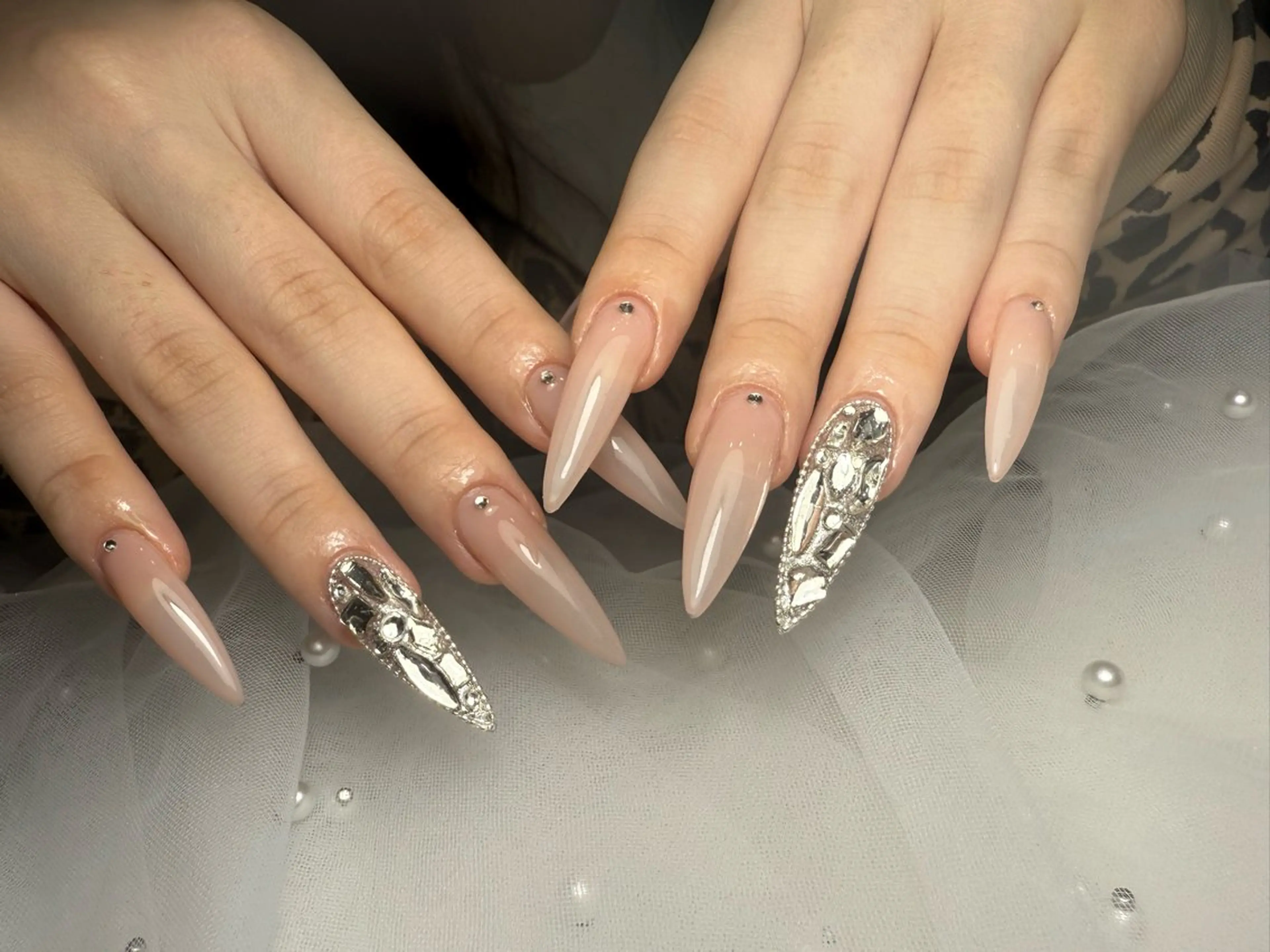 ネイル アニマル柄 オーロラネイル チークネイル フラッシュネイル ジェルネイル ハンドネイル Lyna 池袋のネイルデザイン