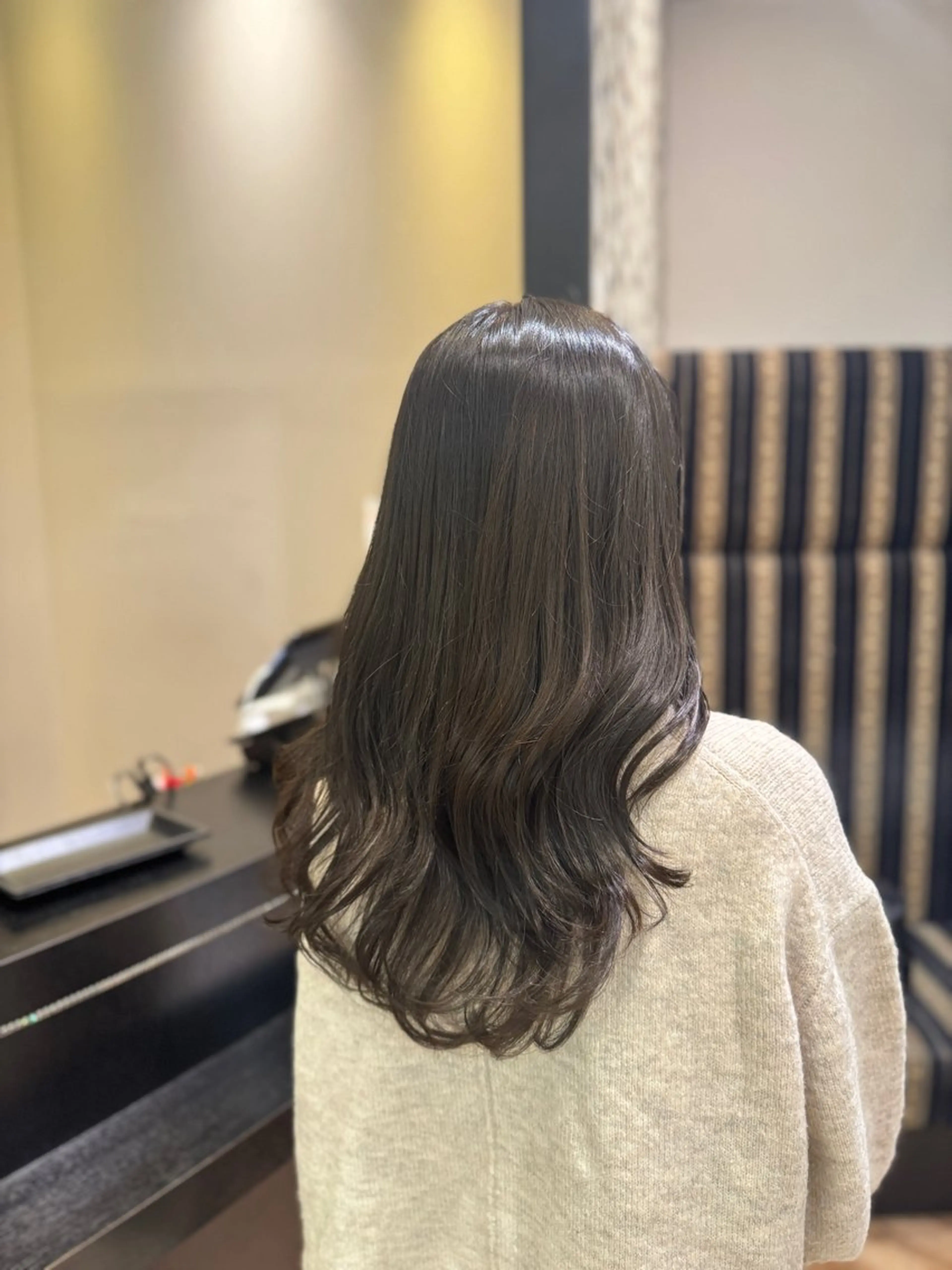 セミロング カラー ベージュカラー オリーブベージュ レイヤーカット 伊藤 裕太郎のヘアスタイル