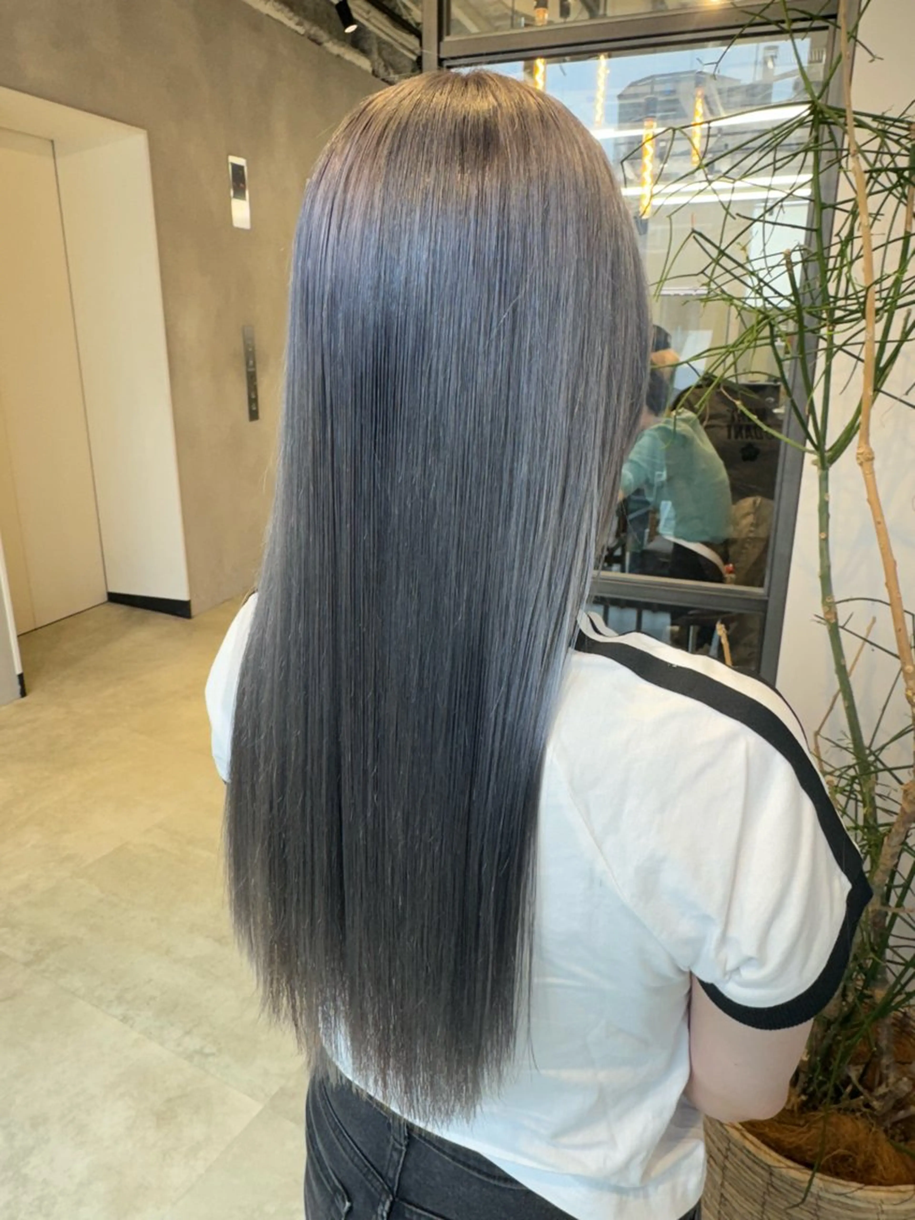 ロング カラー ブリーチ シルバー カット ヘアカラー トリートメント 透明感カラー✨艶髪 制作🌱山根あゆみのヘアスタイル