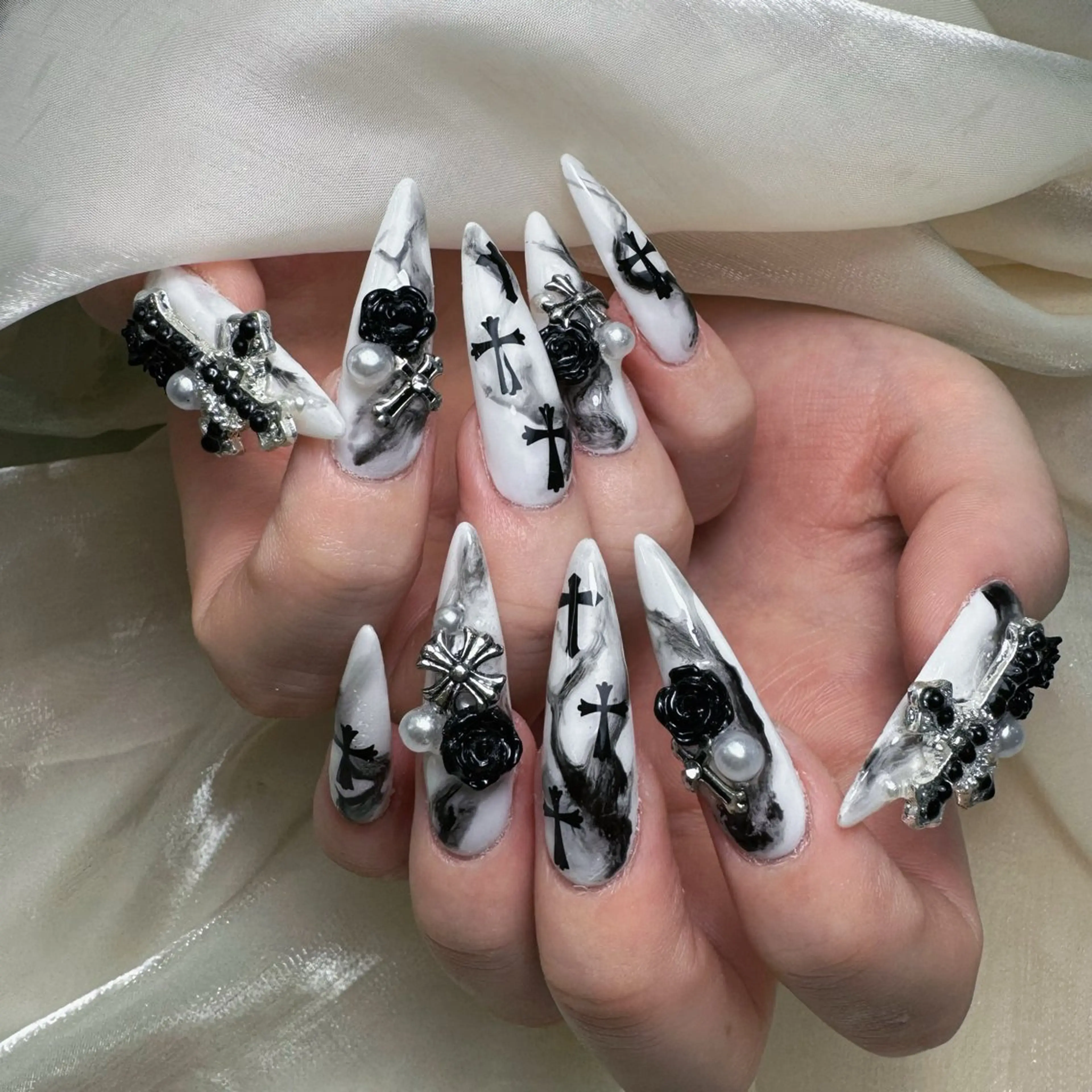 ネイル チークネイル クリアネイル ガーリー キラキラネイル 韓国ネイル ハンドネイル NailPrincess所属・princess スカルプ専門店のネイルデザイン