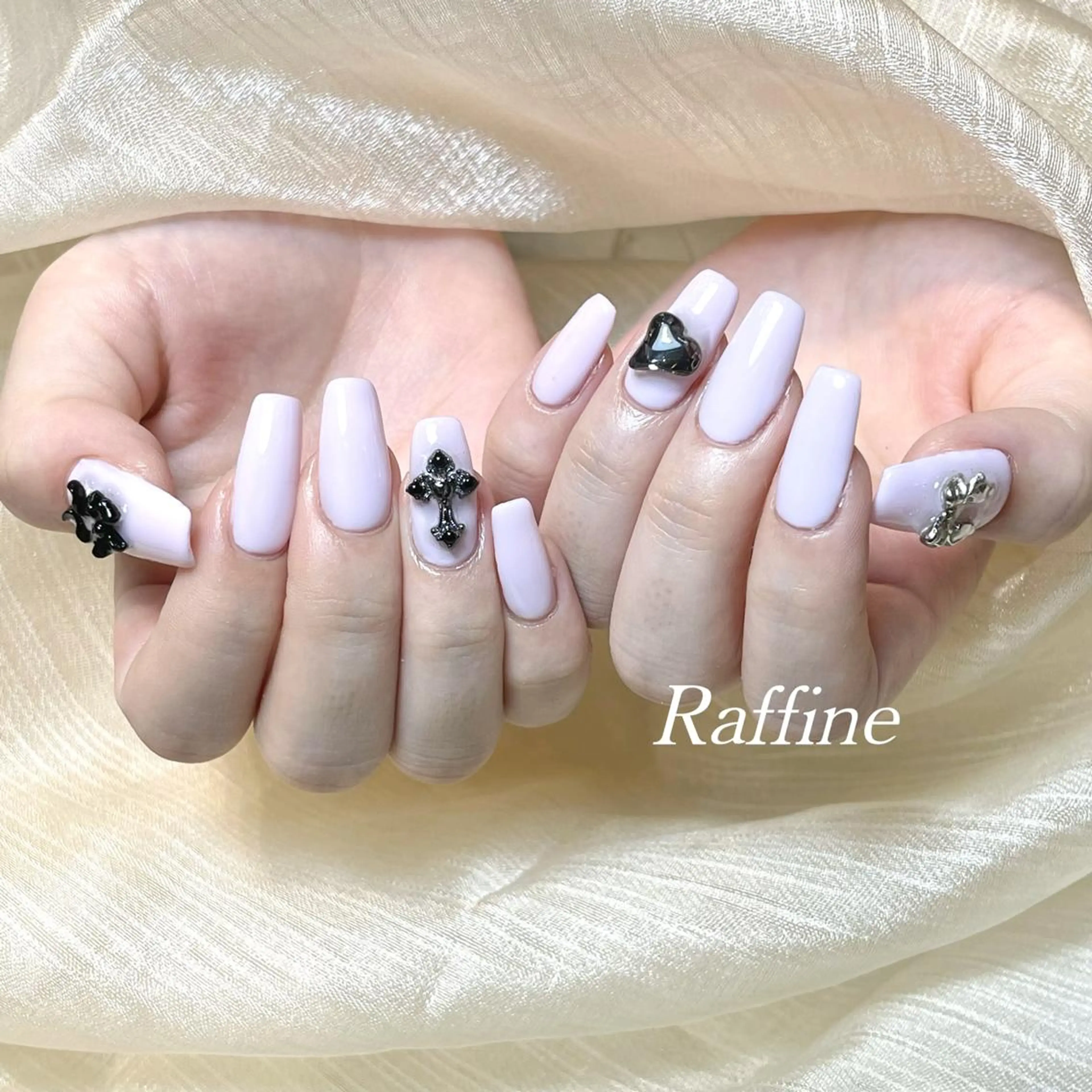 ネイル RAFFINE 月🦋🩵のネイルデザイン