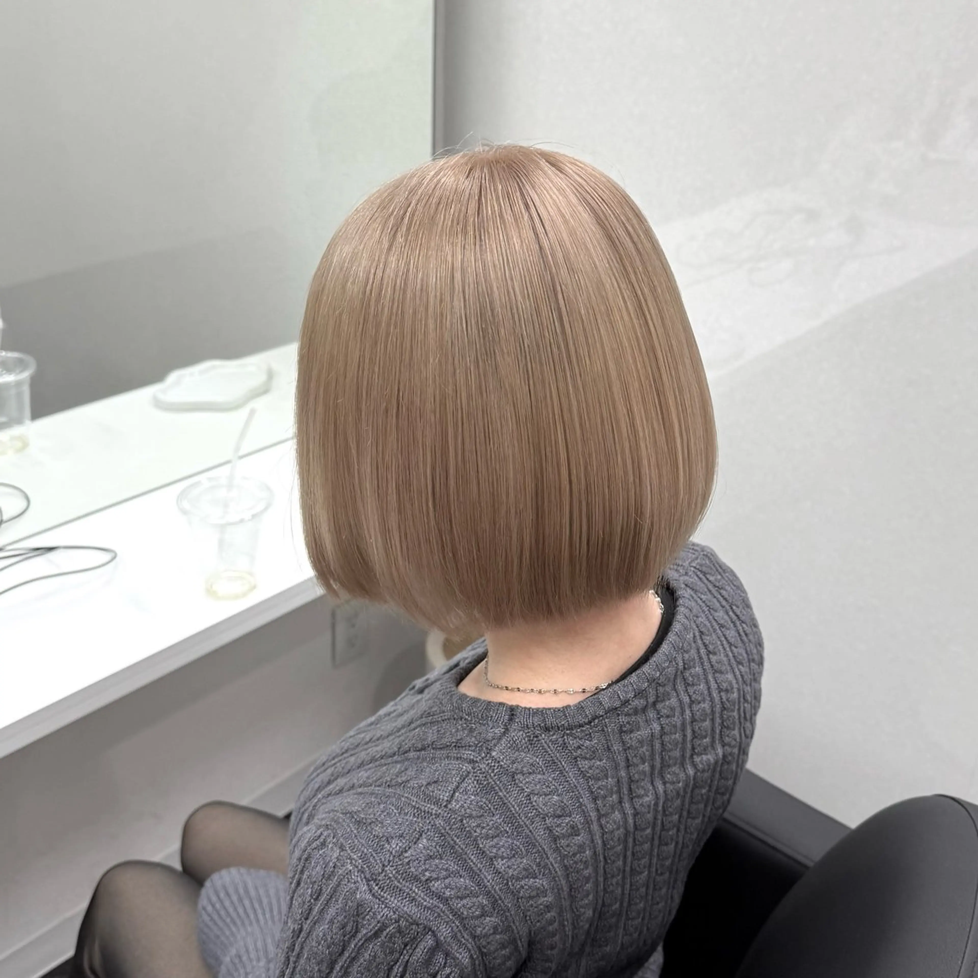 ミディアム カラー ベージュカラー ブリーチ ブロンド デザインカラー グレージュ ヘアカラー トリートメント ハイトーン/ 髪質改善/上質艶髪のヘアスタイル