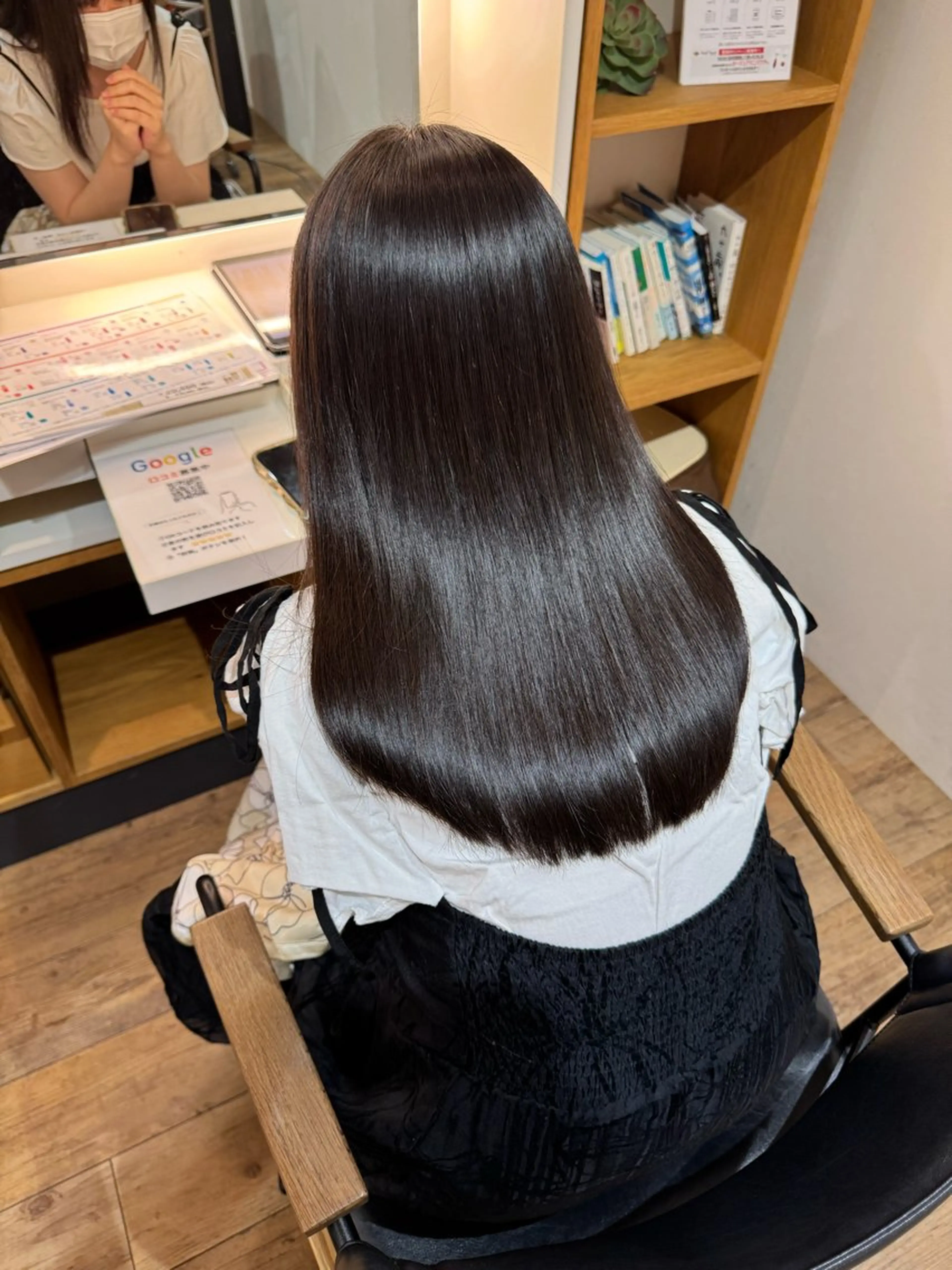 セミロング カット 縮毛矯正 トリートメント afloatkobe所属・美髪/髪質改善 川口凌弥のヘアスタイル