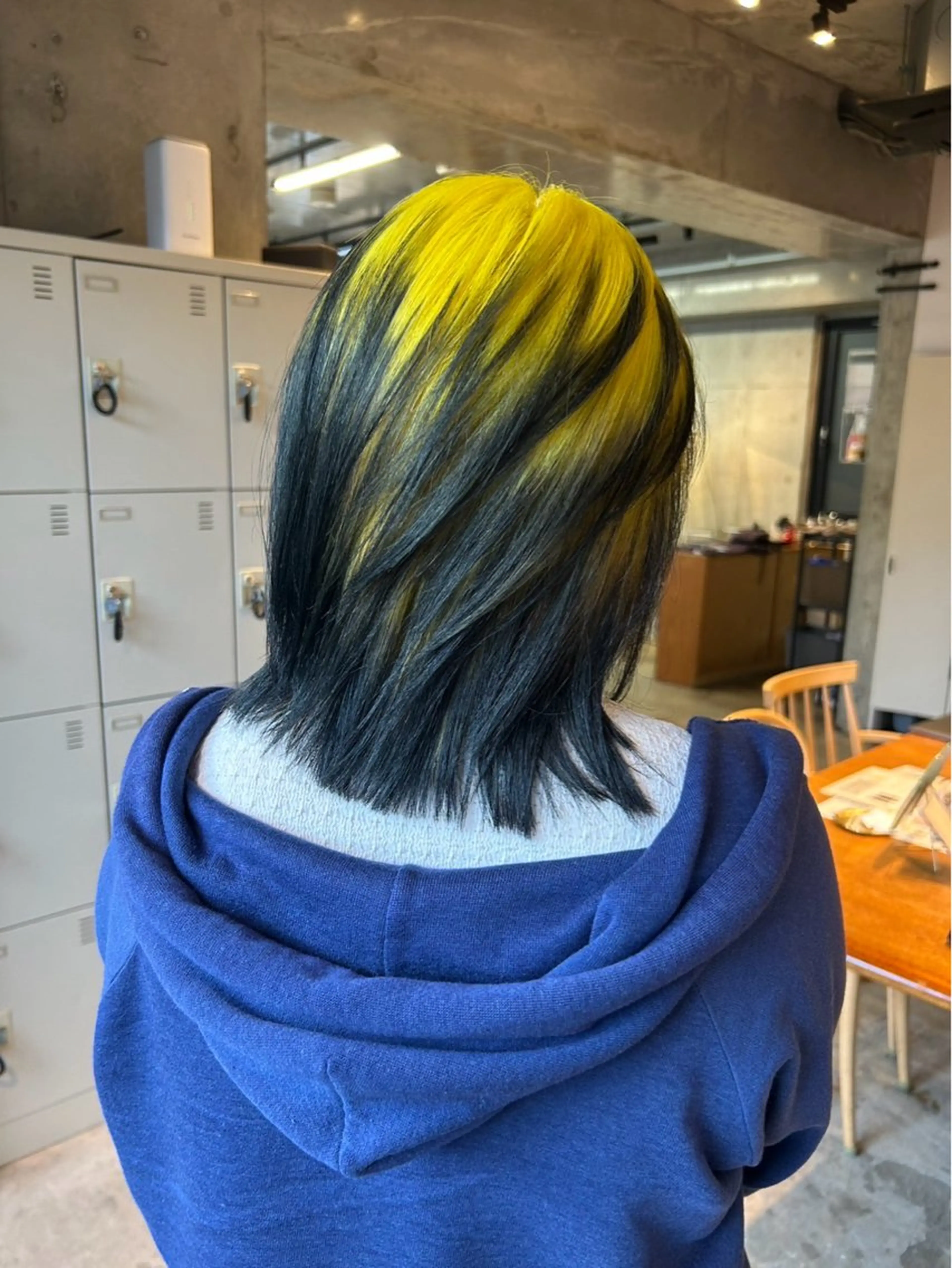 カラー カット ヘアカラー トリートメント ウルフとデザイン カラーの神のヘアスタイル