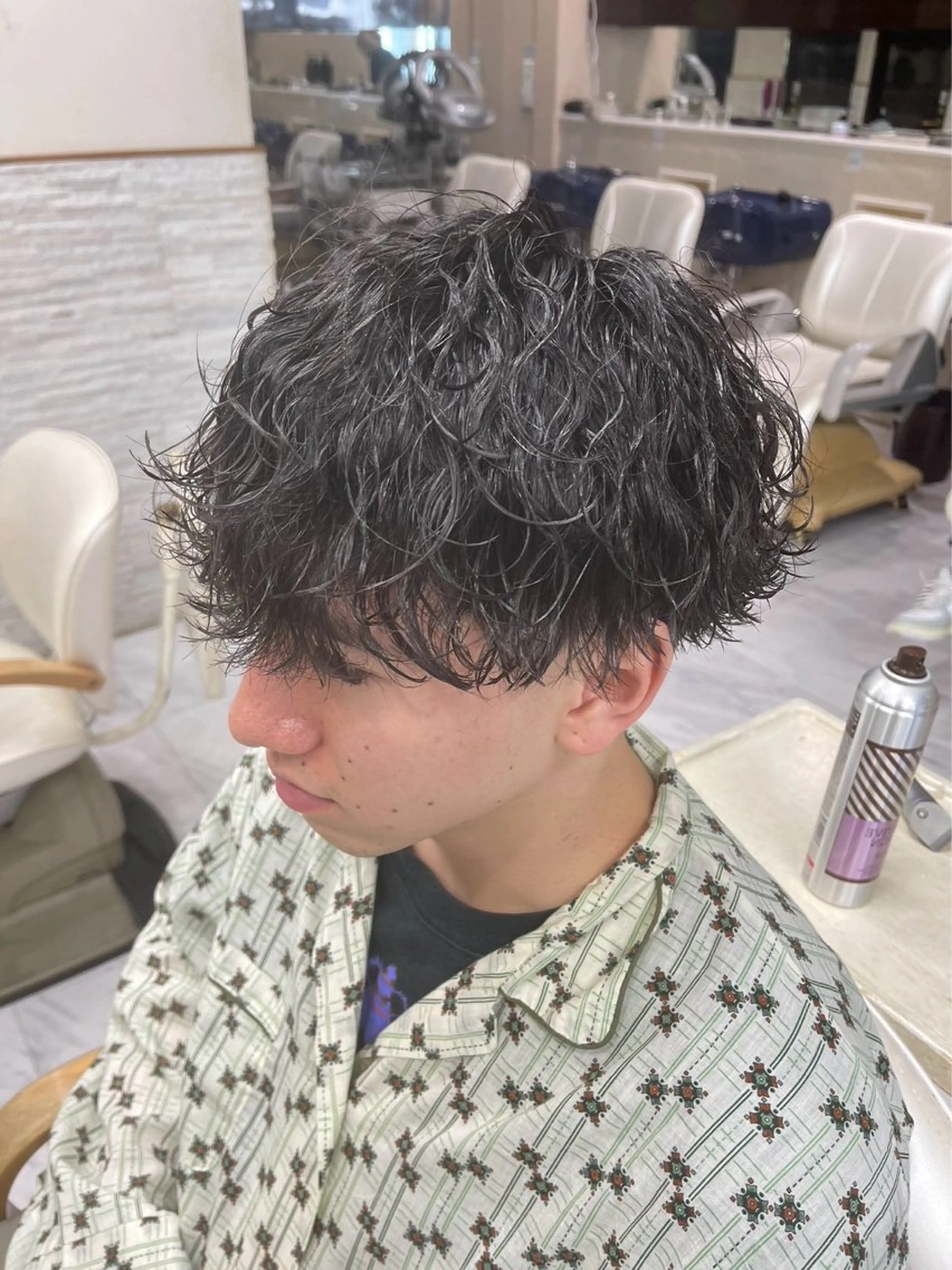 ショート パーマ メンズ マッシュ メンズパーマ 波巻きパーマ デート 🐥くまがい💛 ダブルカラー／パーマのヘアスタイル