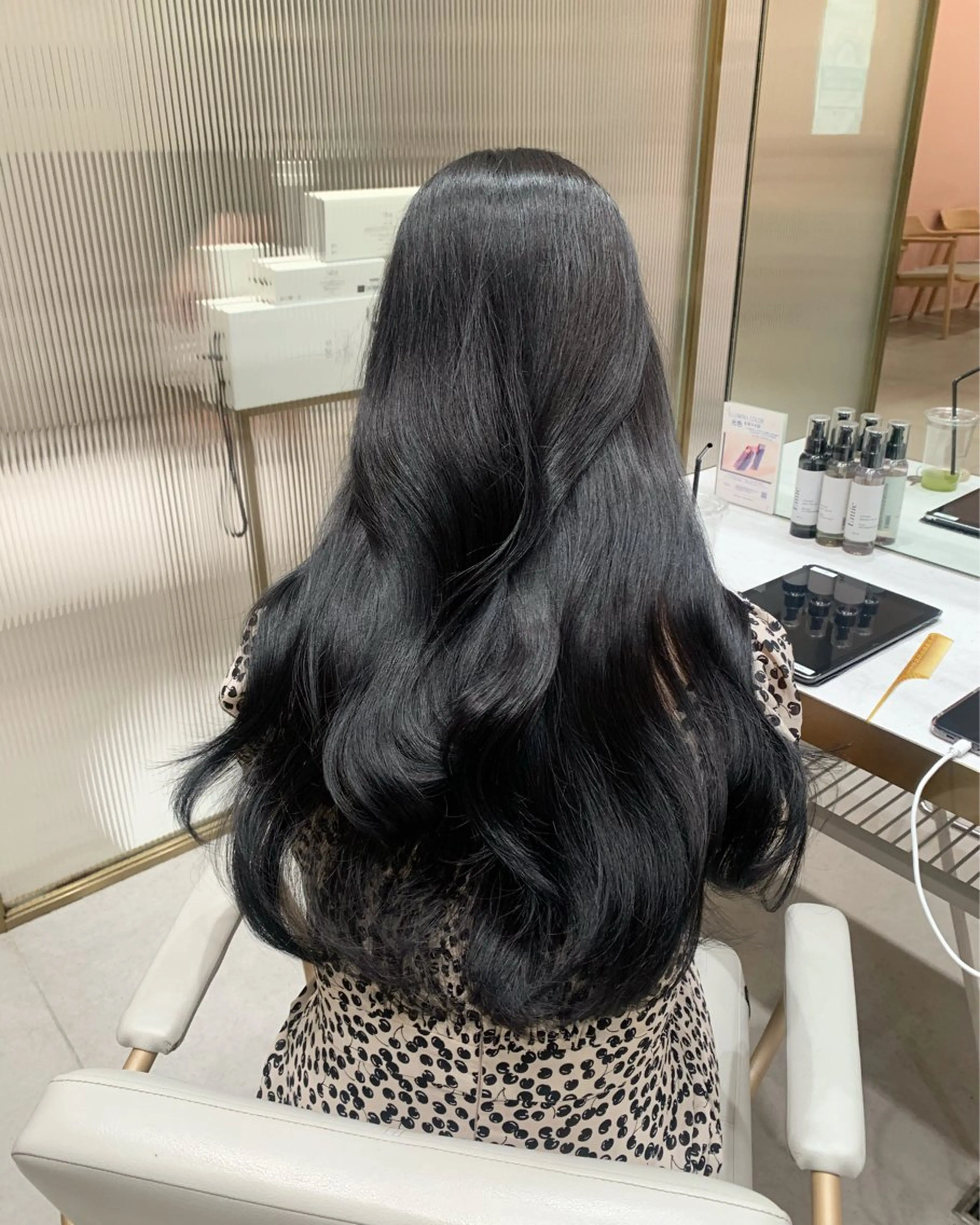 ロング カラー ヘアカラー トリートメント 内田 志乃のヘアスタイル