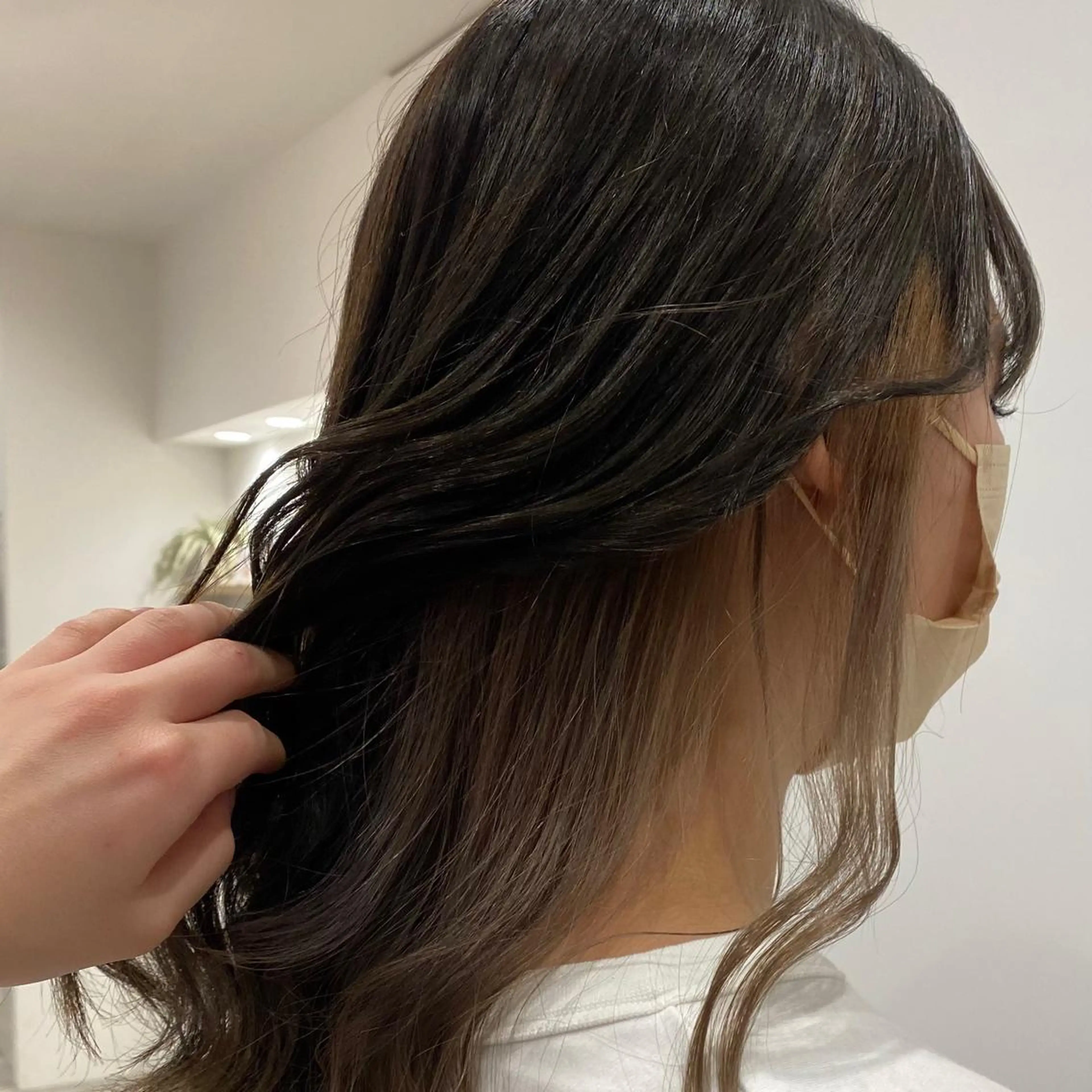 セミロング カラー ベージュカラー ブリーチ インナーカラー ミルクティーベージュ mari 🦋のヘアスタイル