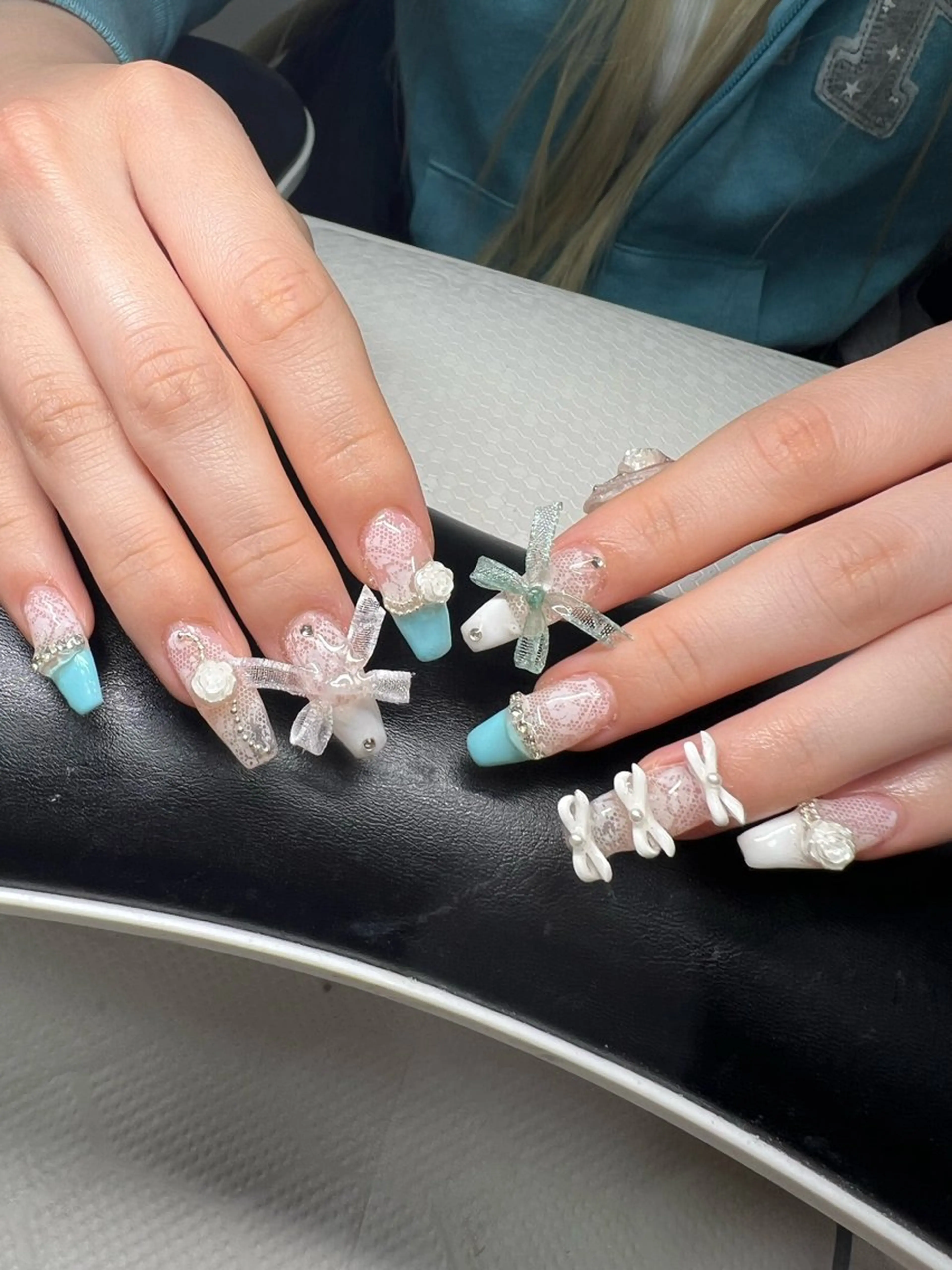 ネイル オーロラネイル チークネイル 長さ出し フットネイル フレンチネイル ハンドネイル Lee Nailsのネイルデザイン