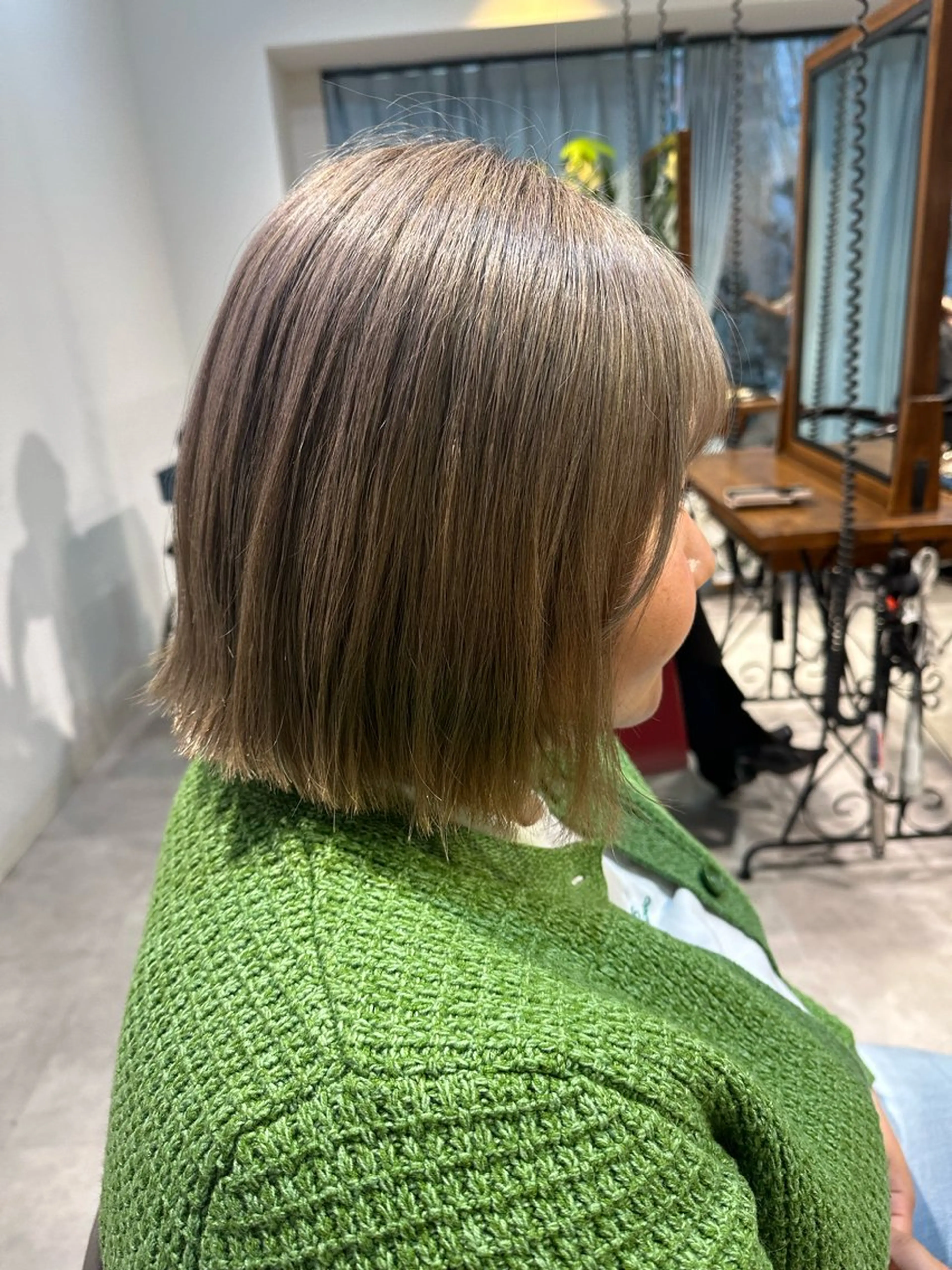 ミディアム カラー ベージュカラー ブリーチ ミルクティーベージュ ヘアカラー トリートメント 七井 香奈 (なないかな)のヘアスタイル