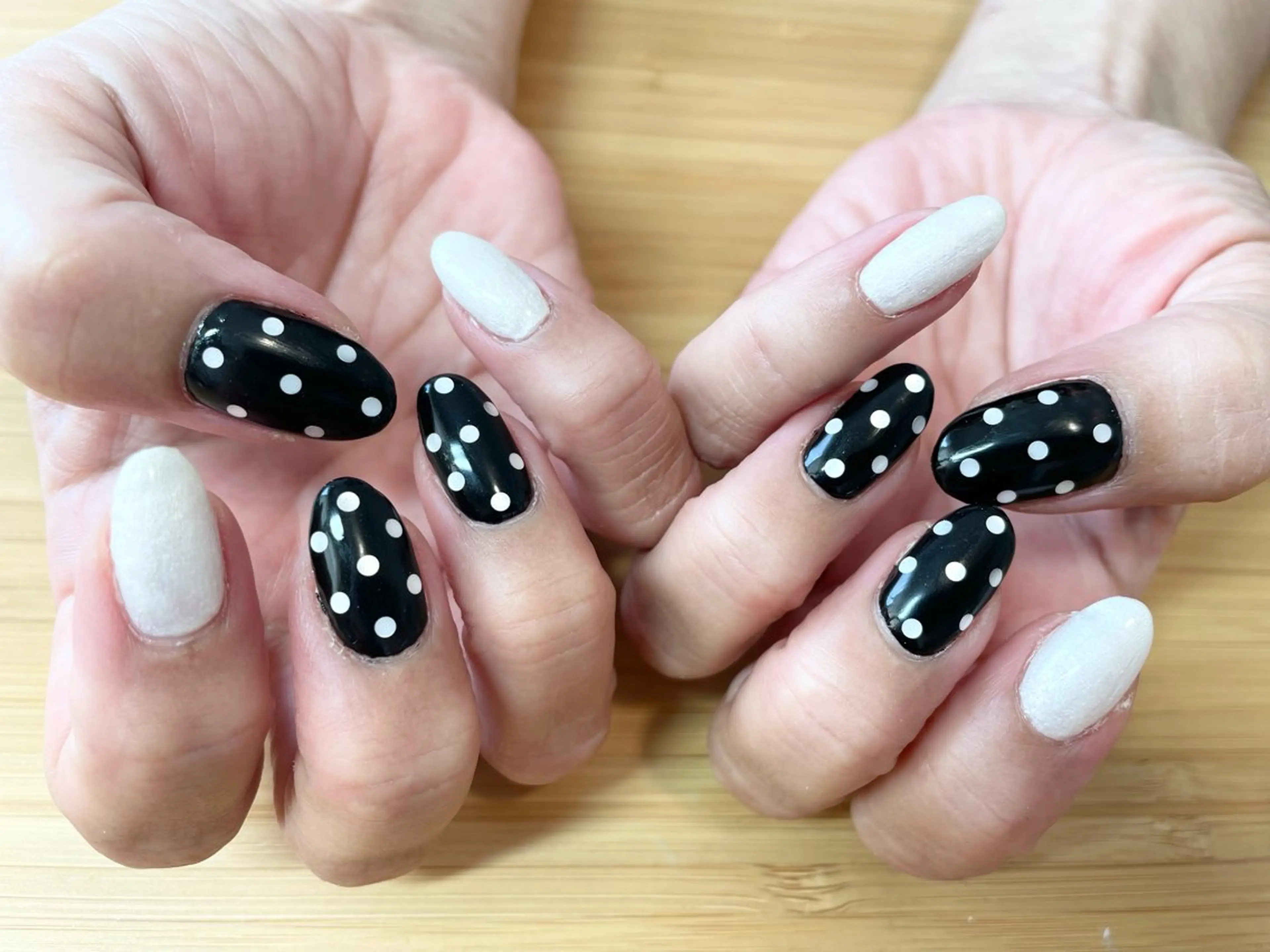 ネイル ドット ホワイト ハンドネイル Nailist Missaのネイルデザイン