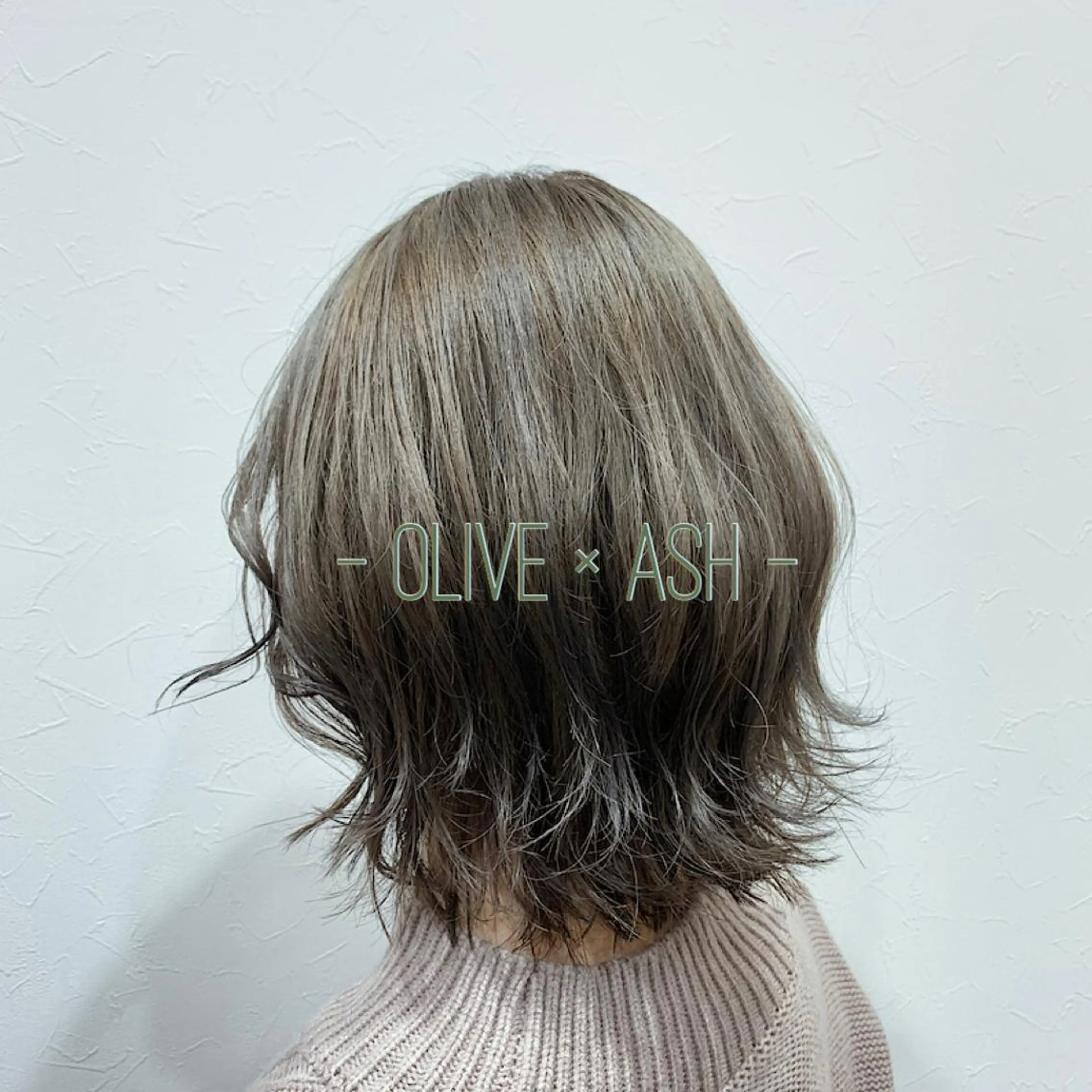 ショート カラー アッシュ オリーブアッシュ 美髪矯正/ハイトーン 🪸🩰ヒナコのヘアスタイル