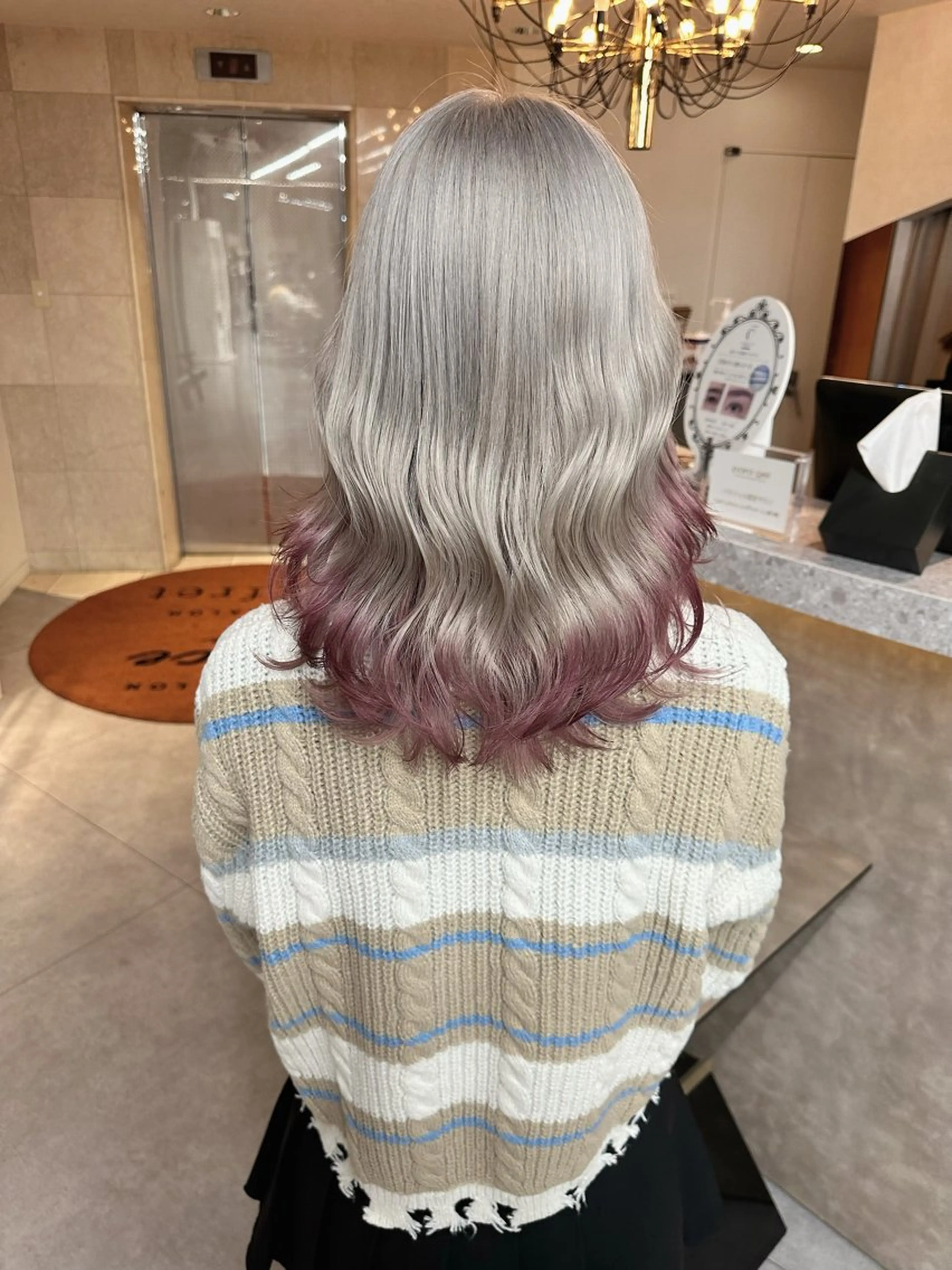 セミロング カラー ウルフとハイトーン みっちー✂️のヘアスタイル