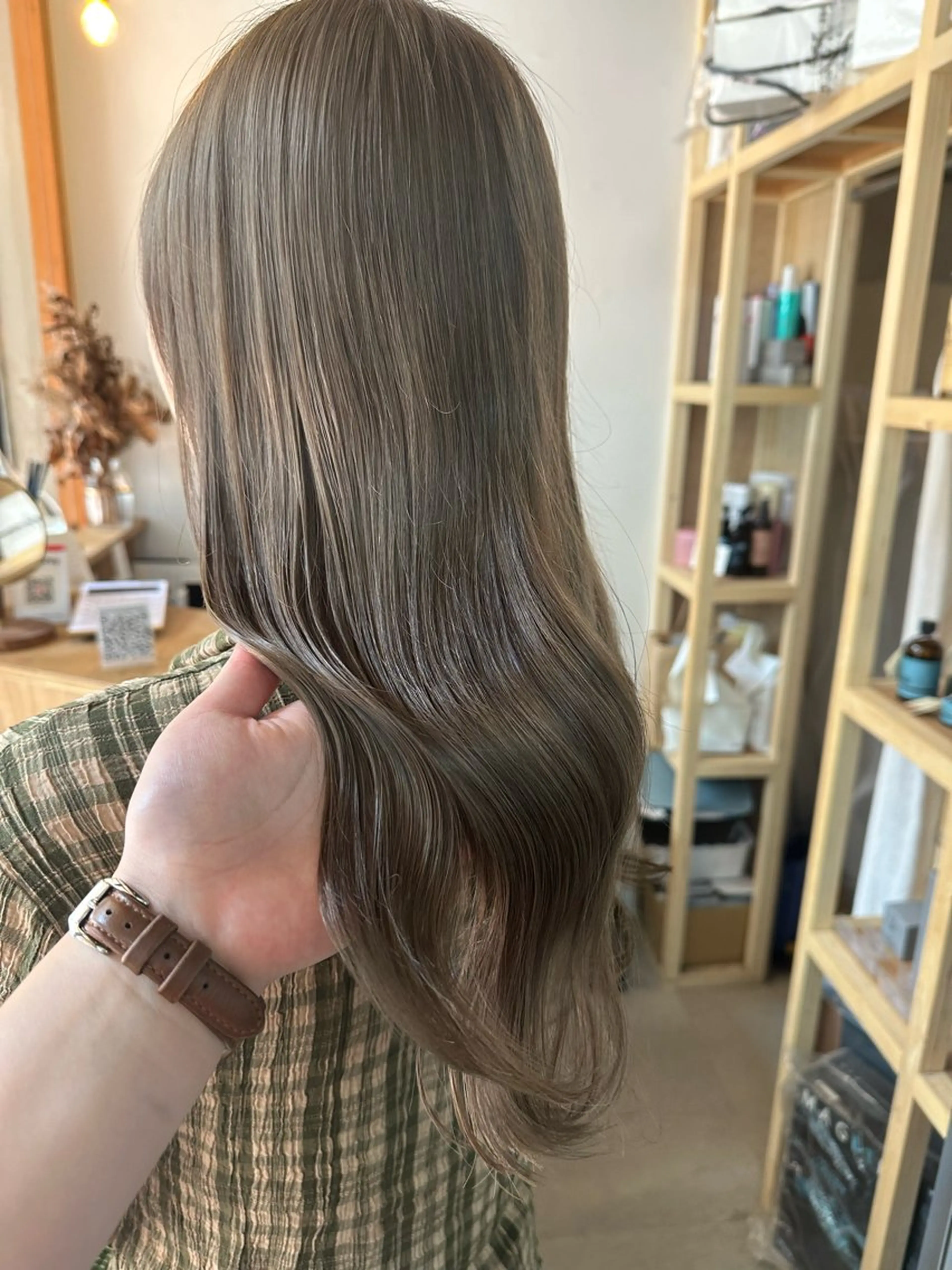 ロング カラー ブリーチ グレージュ Le'a 谷町🌼 幸村はるひのヘアスタイル