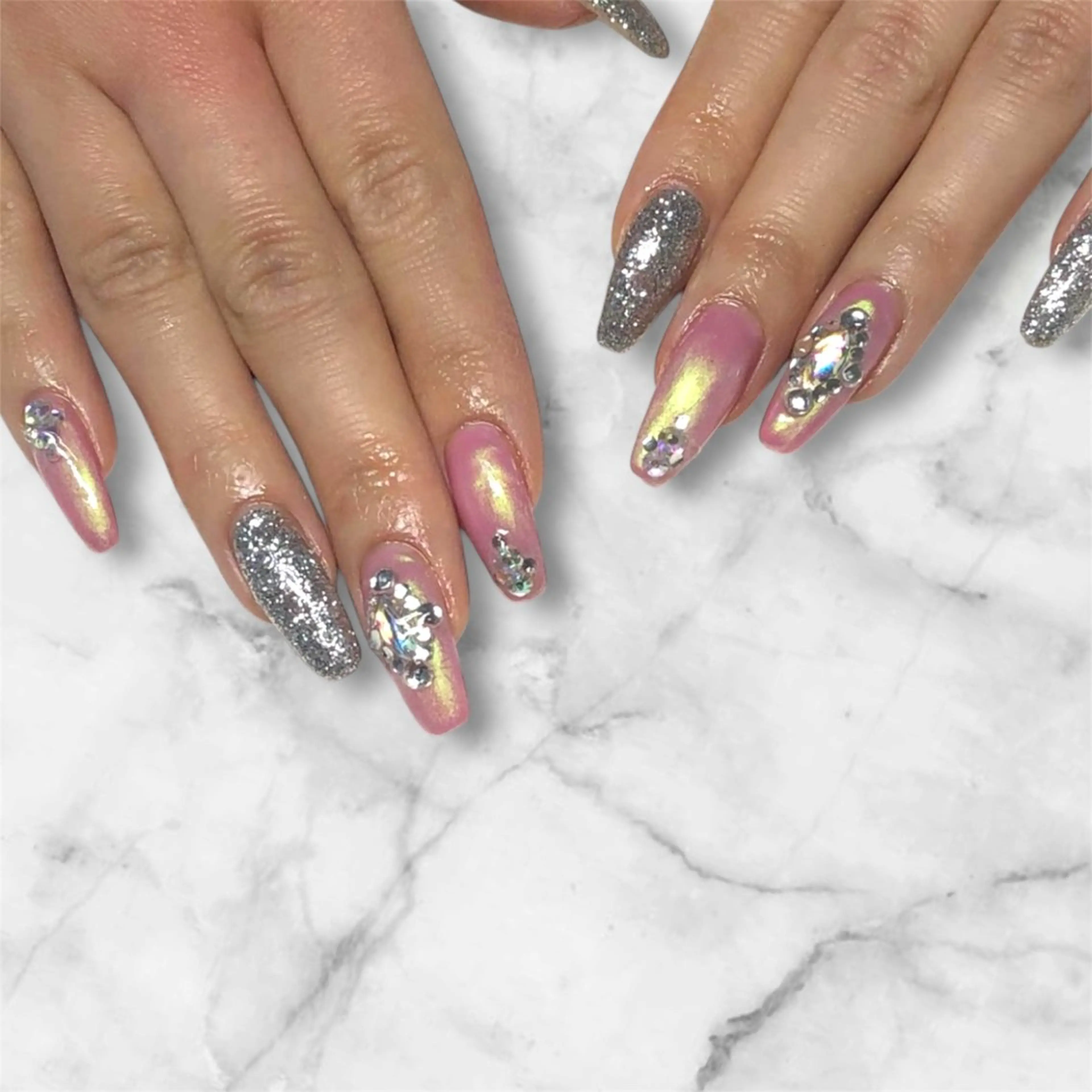 ネイル オーロラネイル キラキラネイル ロングネイル ストーンネイル ハンドネイル i'm nailのネイルデザイン