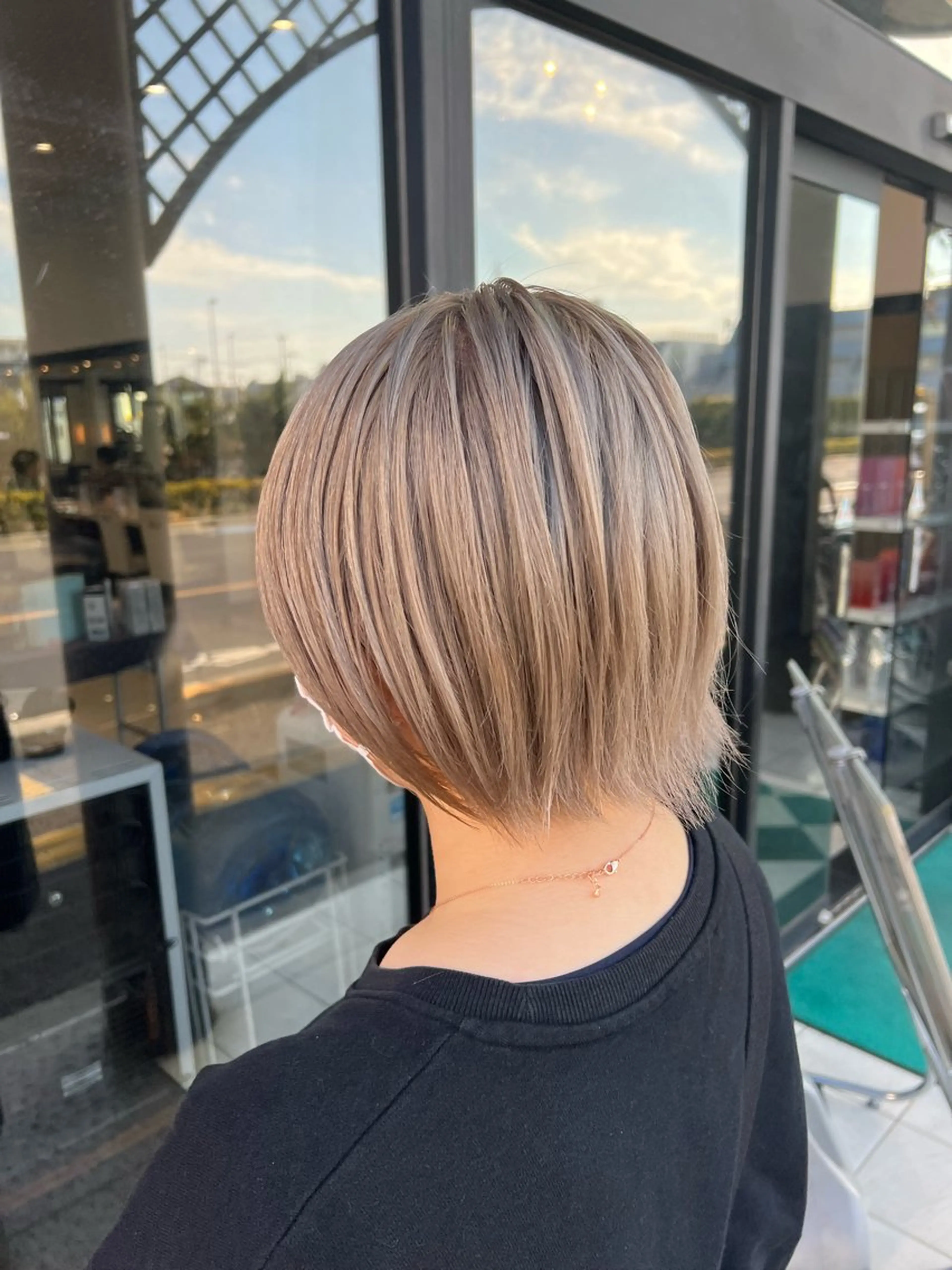 ショート カラー ベージュカラー ミルクティーベージュ 【似合わせカラー】 西口嶺河のヘアスタイル