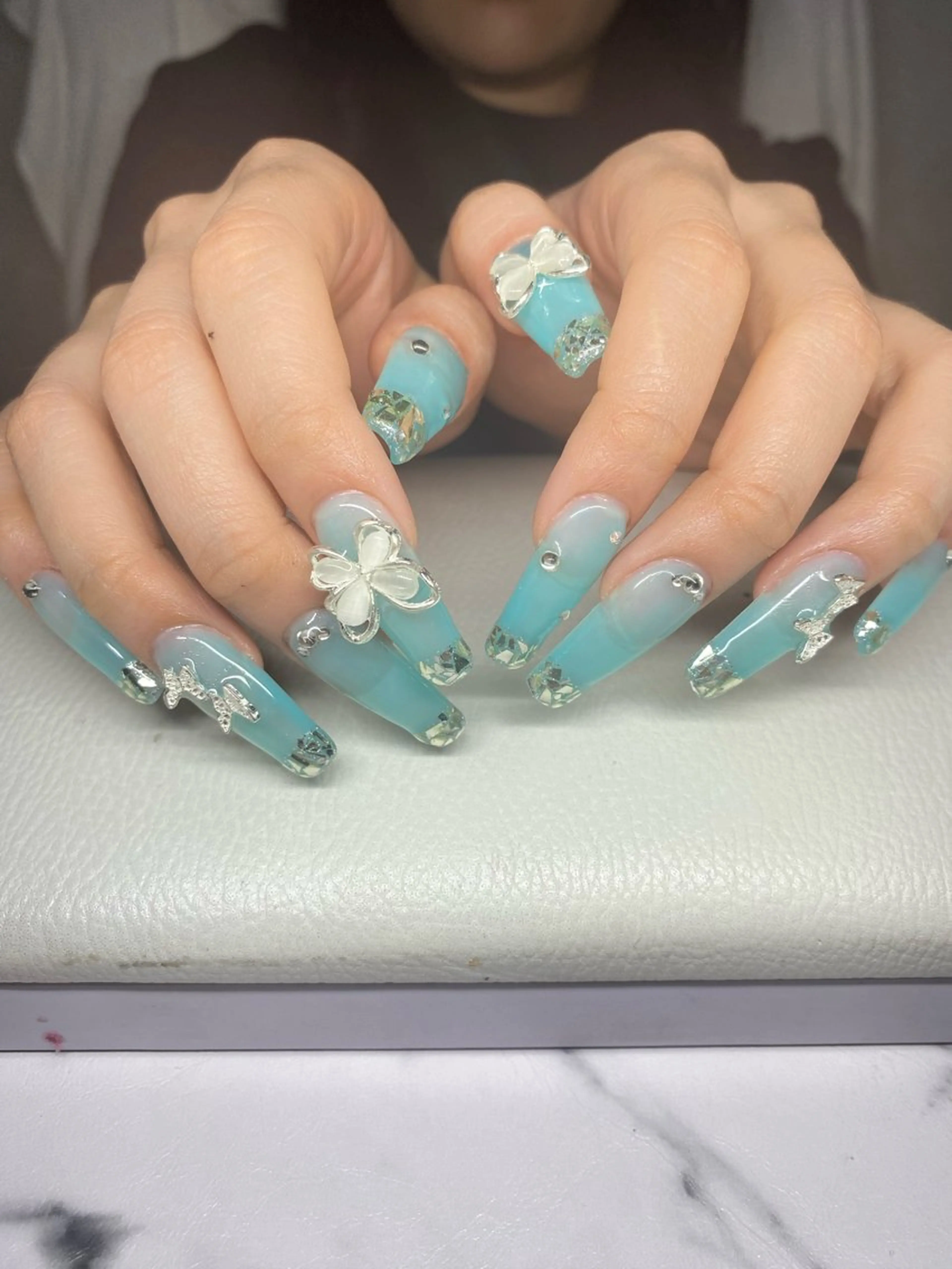 ネイル フレンチネイル ネイルチップ ハンドネイル ハンドケア Hi Beauty 渋谷(ネイル、ハイパーナイフ6、脂肪れいきゃく、マッサージ&エステサロン)所属・Hi beauty 渋谷のネイルデザイン