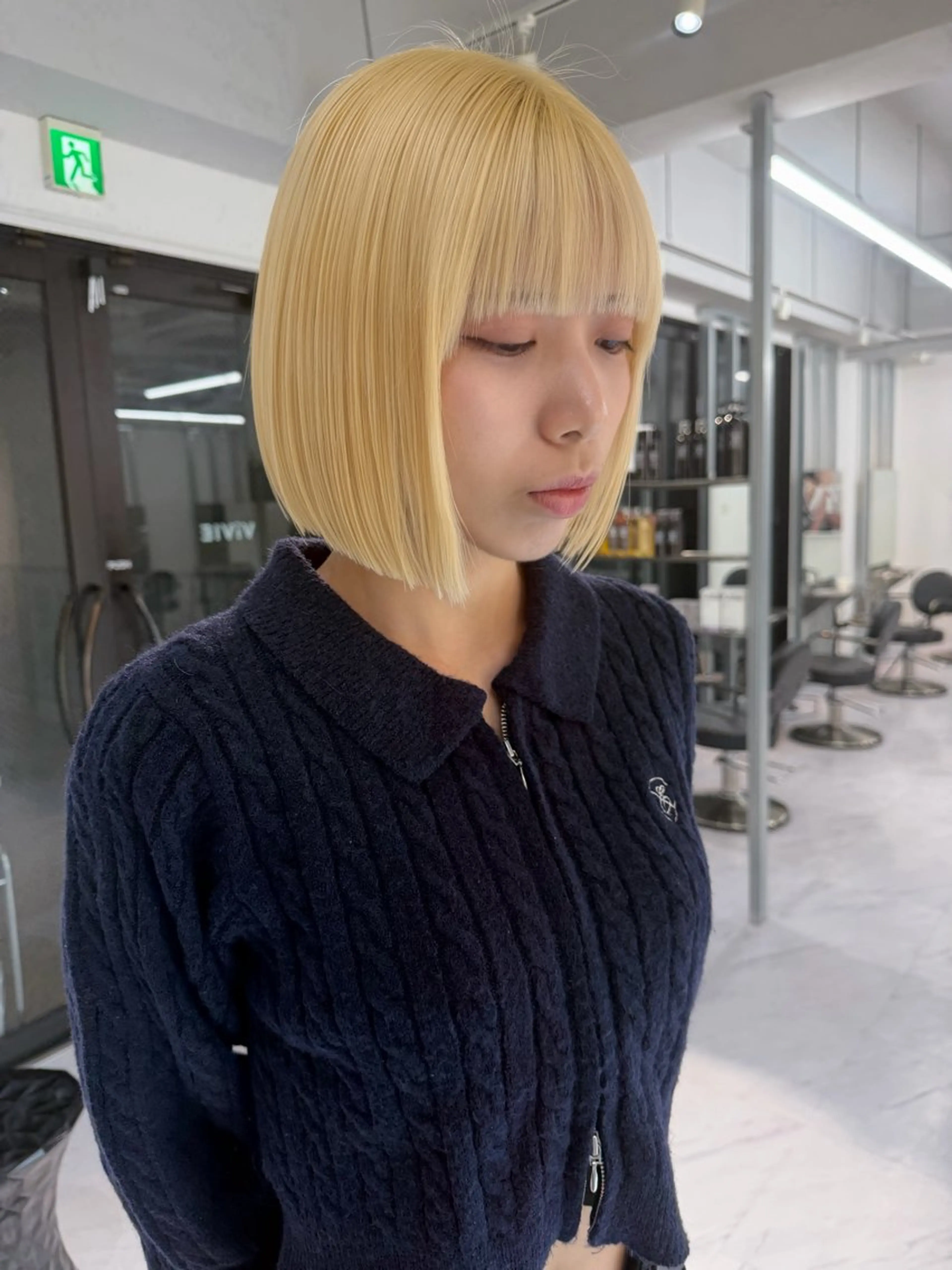 ショート カラー ベージュカラー ブリーチ ブロンド ケアブリーチ デザインカラー ヘアカラー トリートメント TATSUブリーチ/ ミルクティーベージュのヘアスタイル