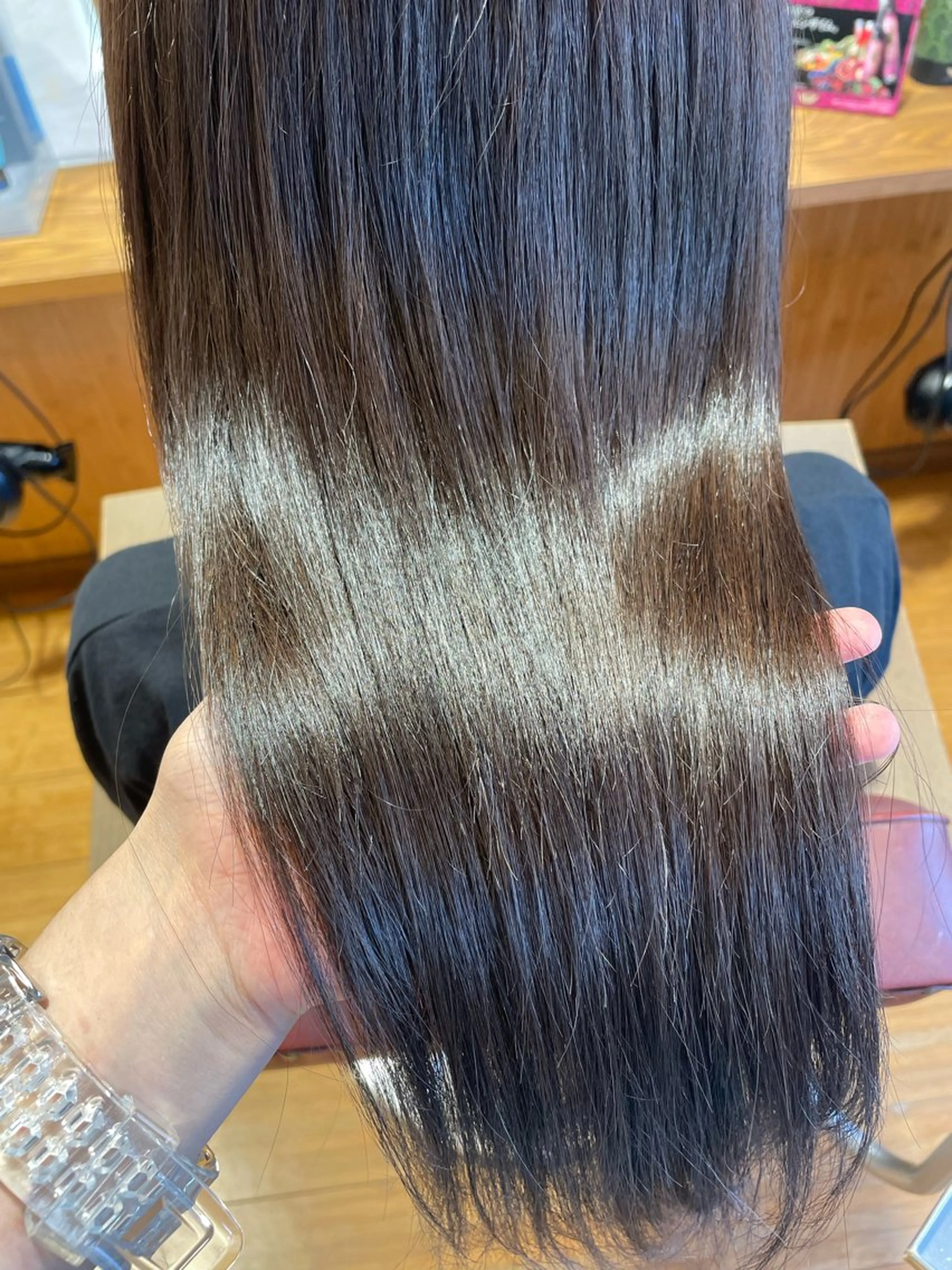 ロング カラー まつげパーマカラー モデルBAGUS凜華のヘアスタイル