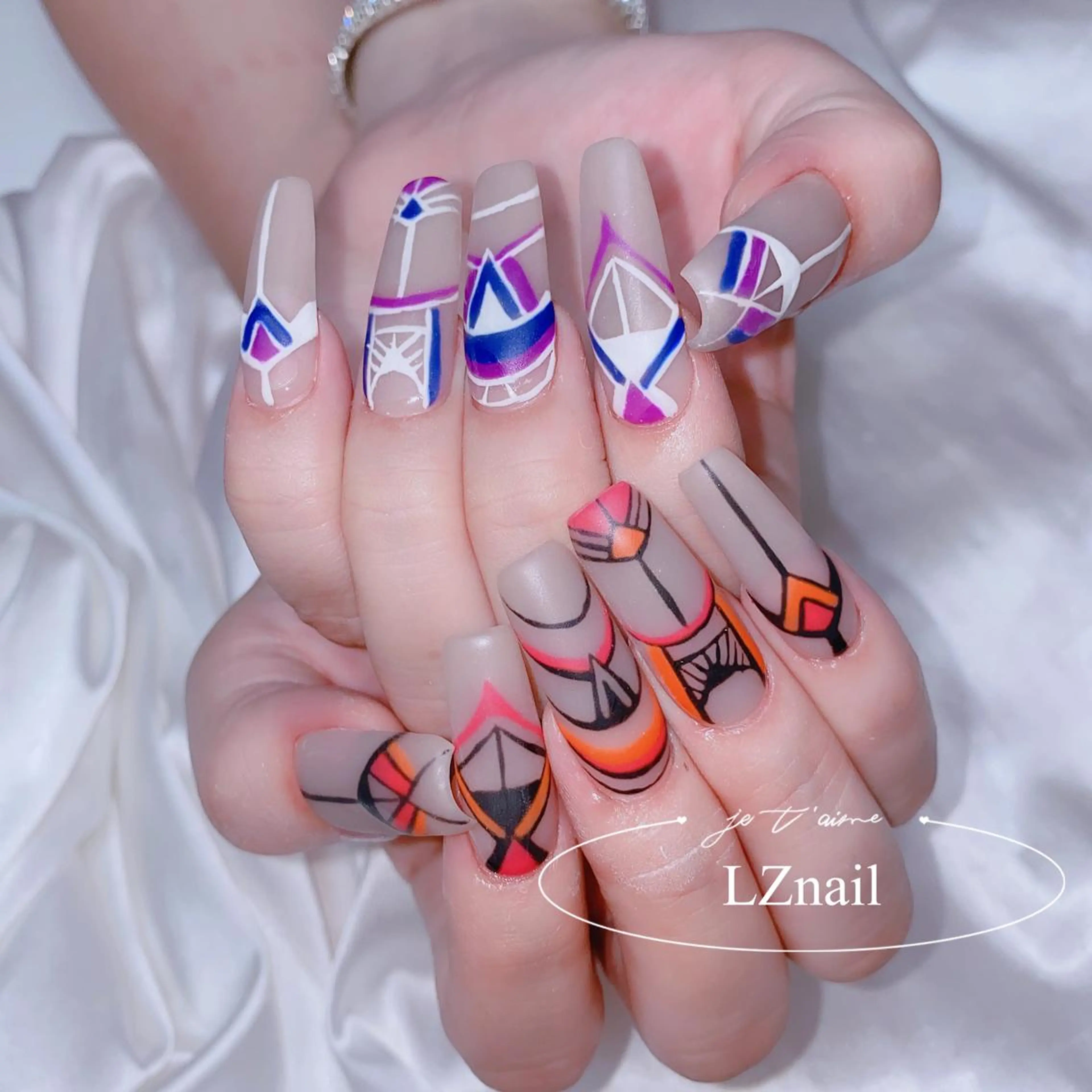 ネイル 🌖す い🌒のネイルデザイン