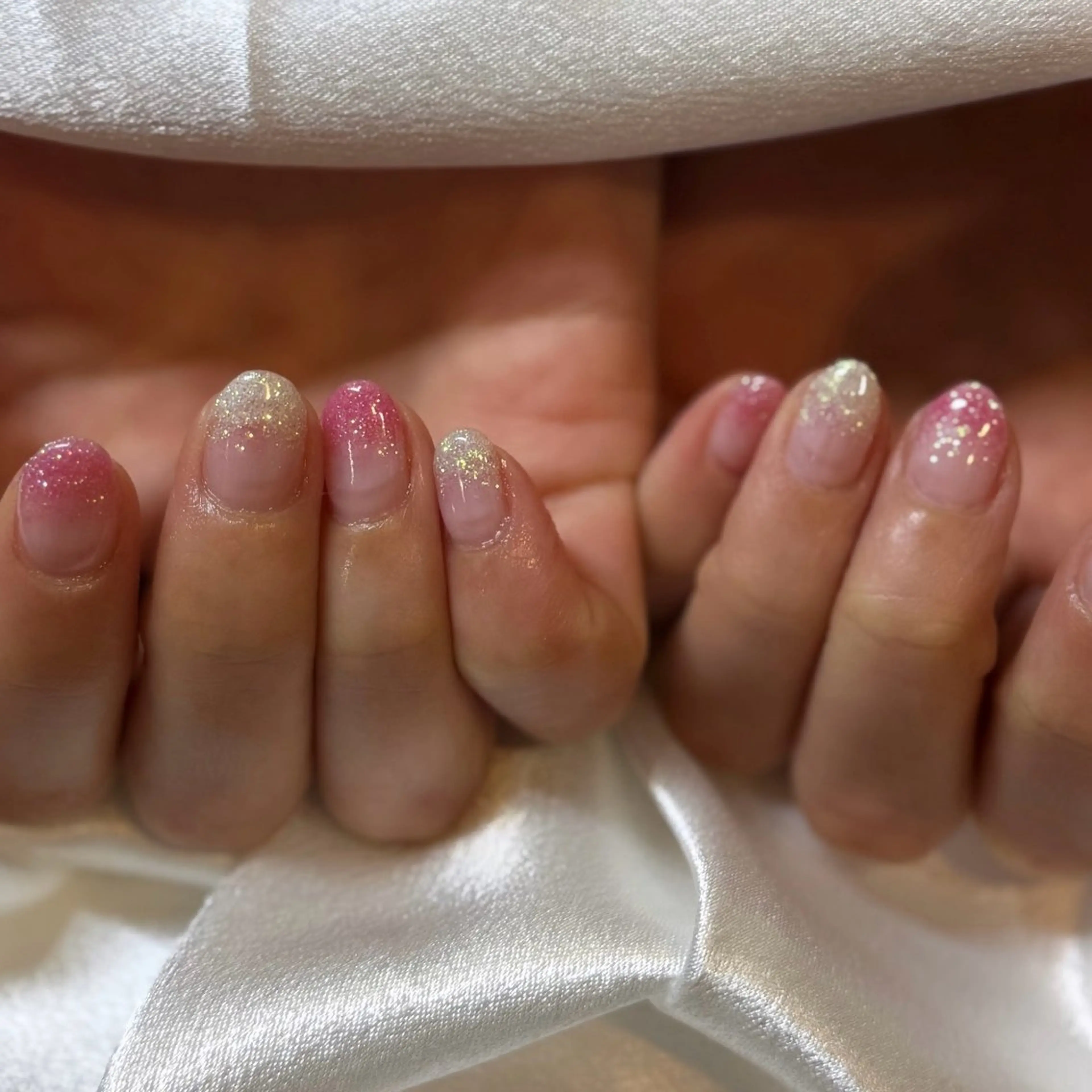 【オフなし】ハンドジェルネイル　ラメグラデーションの写真