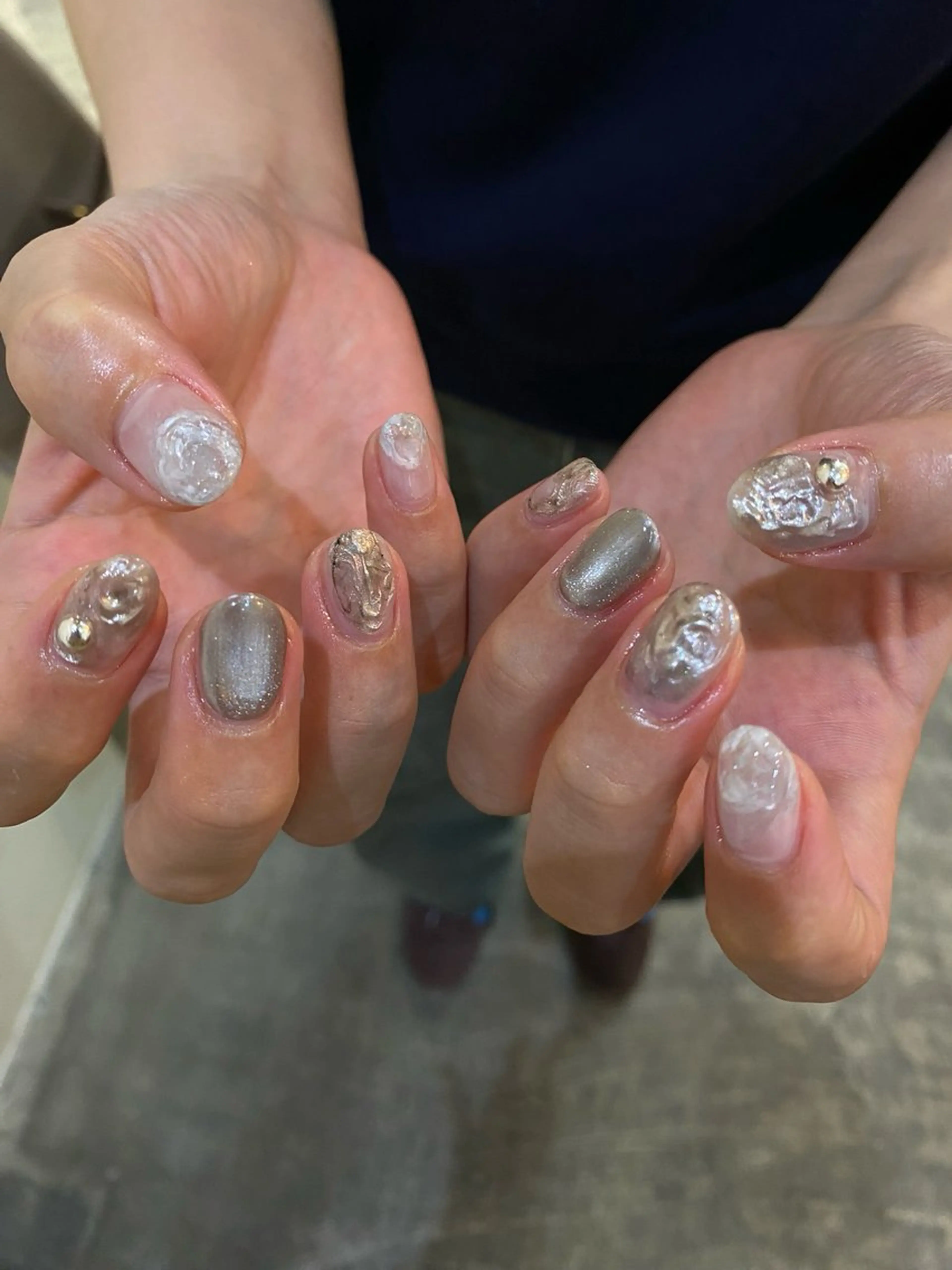 ネイル カジュアル シルバー ハンドネイル nable.所属・栗林 実莉のネイルデザイン