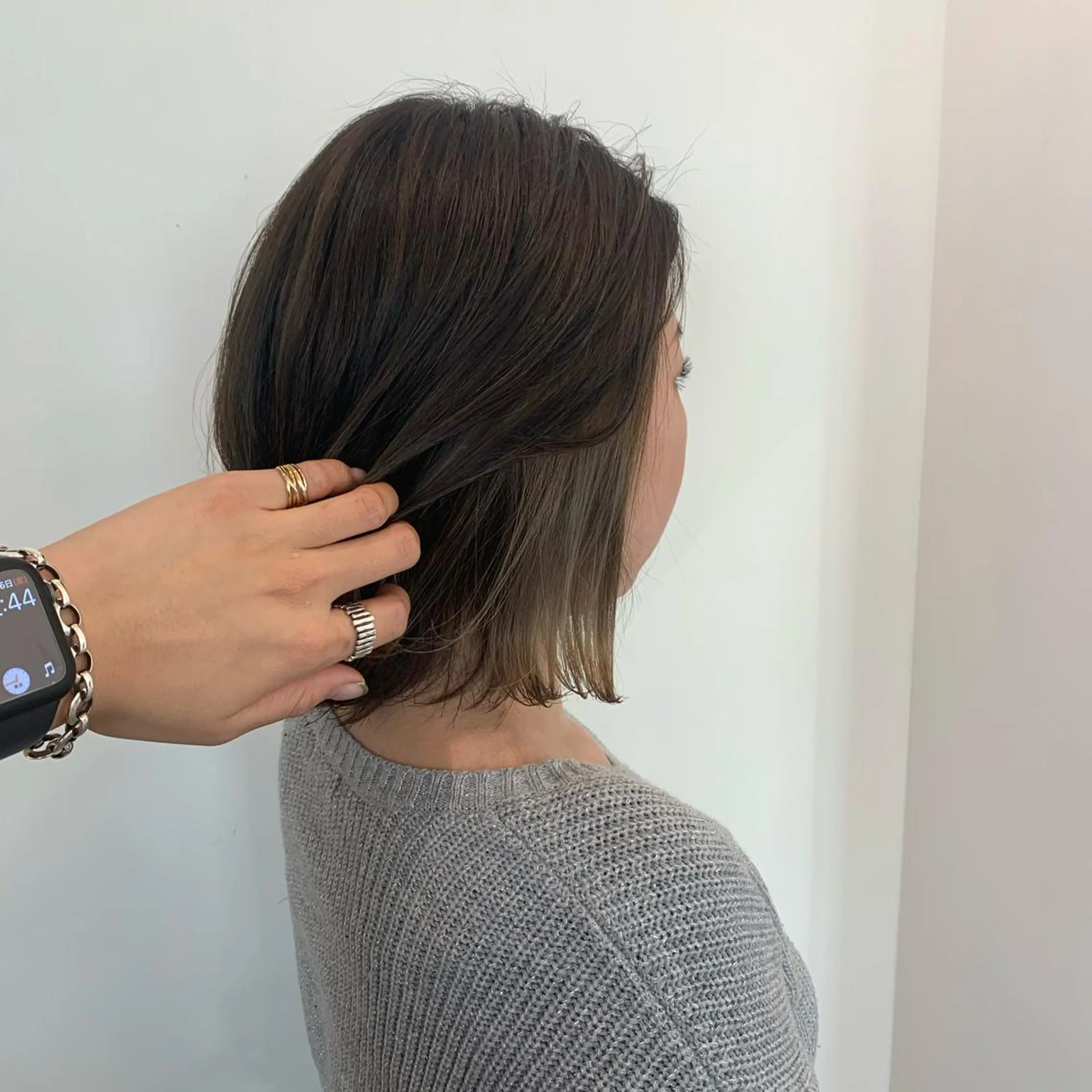 ミディアム 津秋 朝美のヘアスタイル