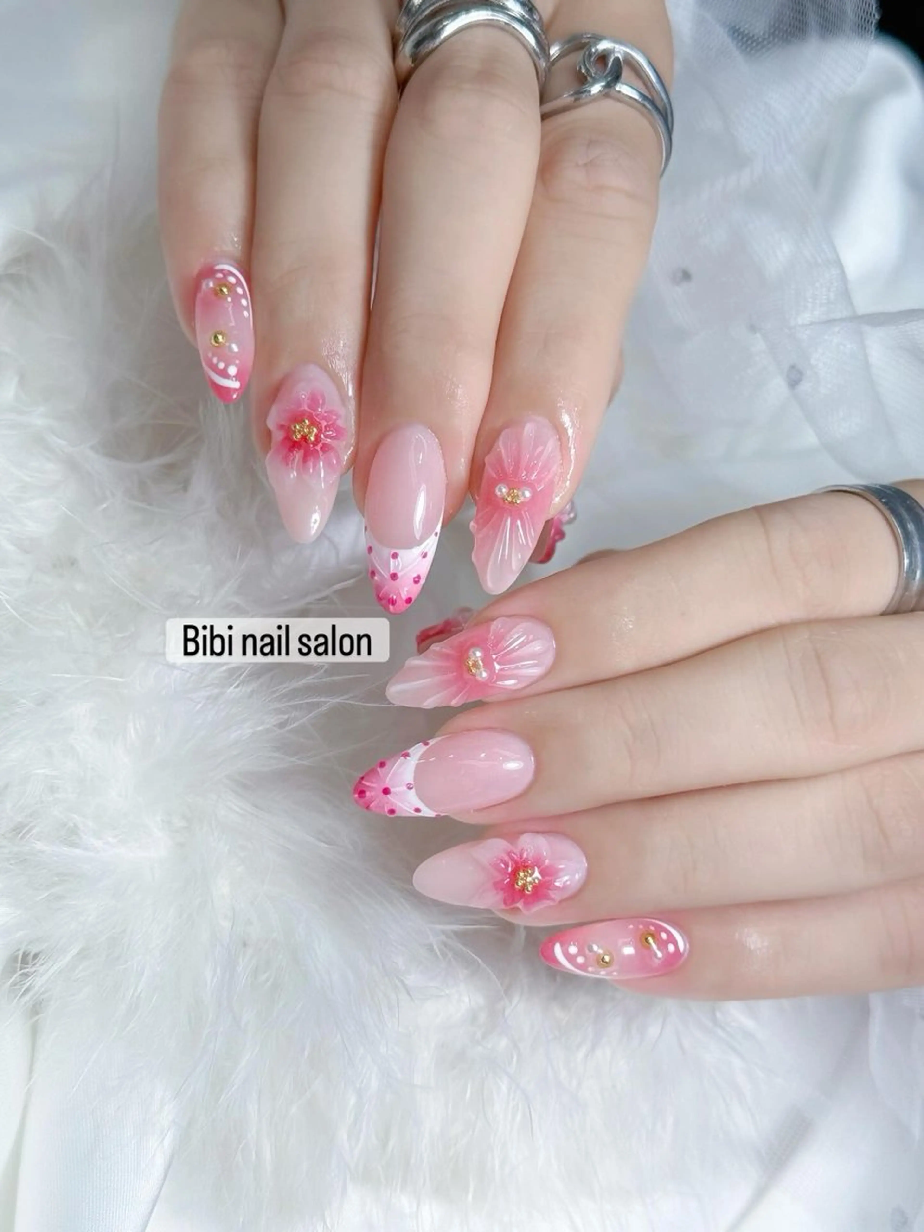 ミディアム カラー ハンドネイル Bibi beauty spa Osaka所属・Chann Channのネイルデザイン