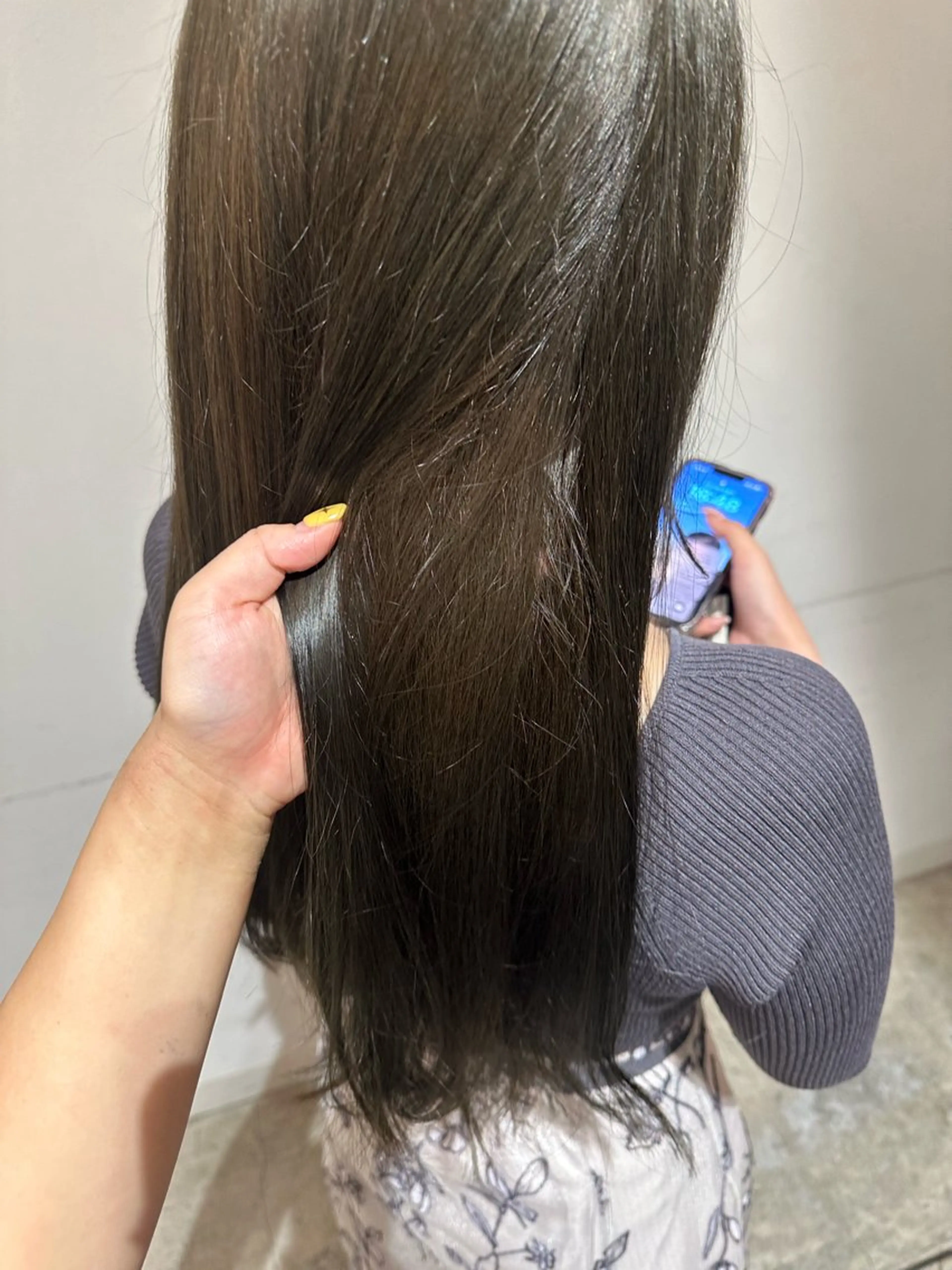 ロング カラー ベージュカラー オリーブベージュ 垣内 奈緒のヘアスタイル