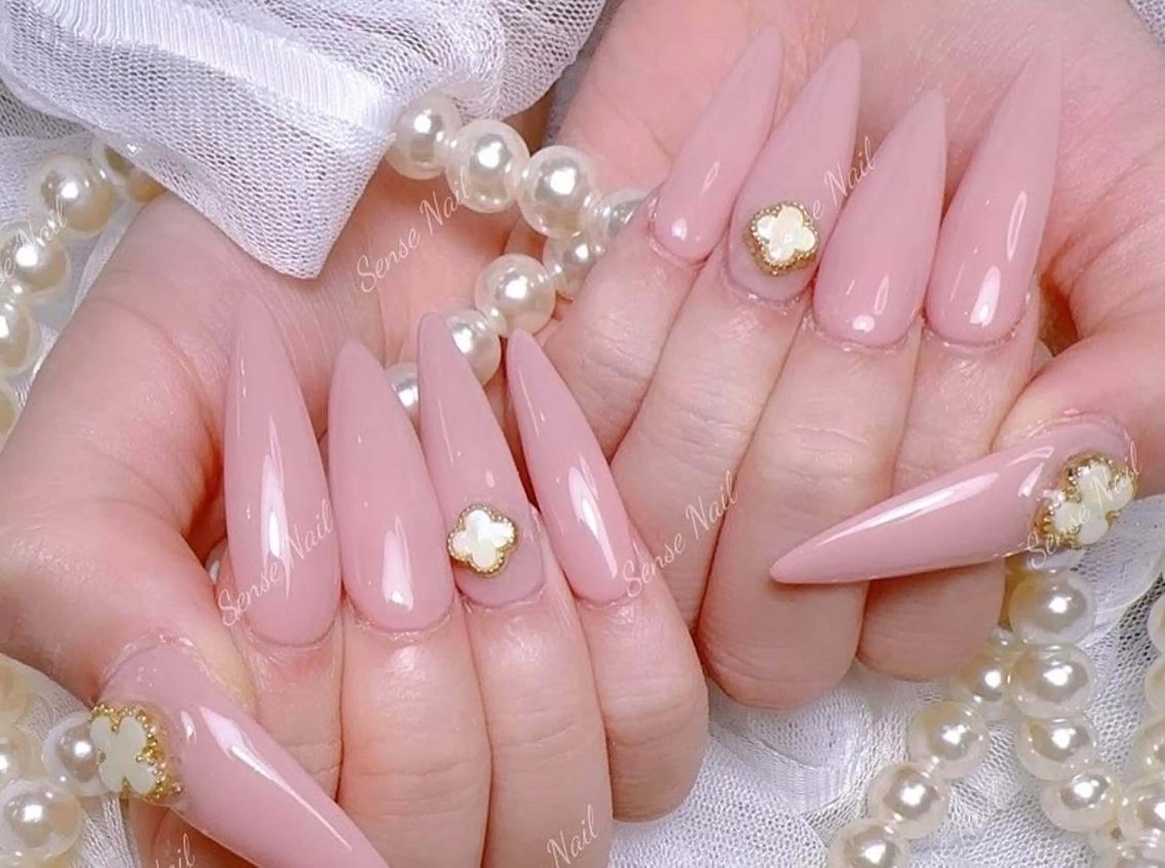 ネイル ハンドネイル ハンドケア Queening 🦋のネイルデザイン