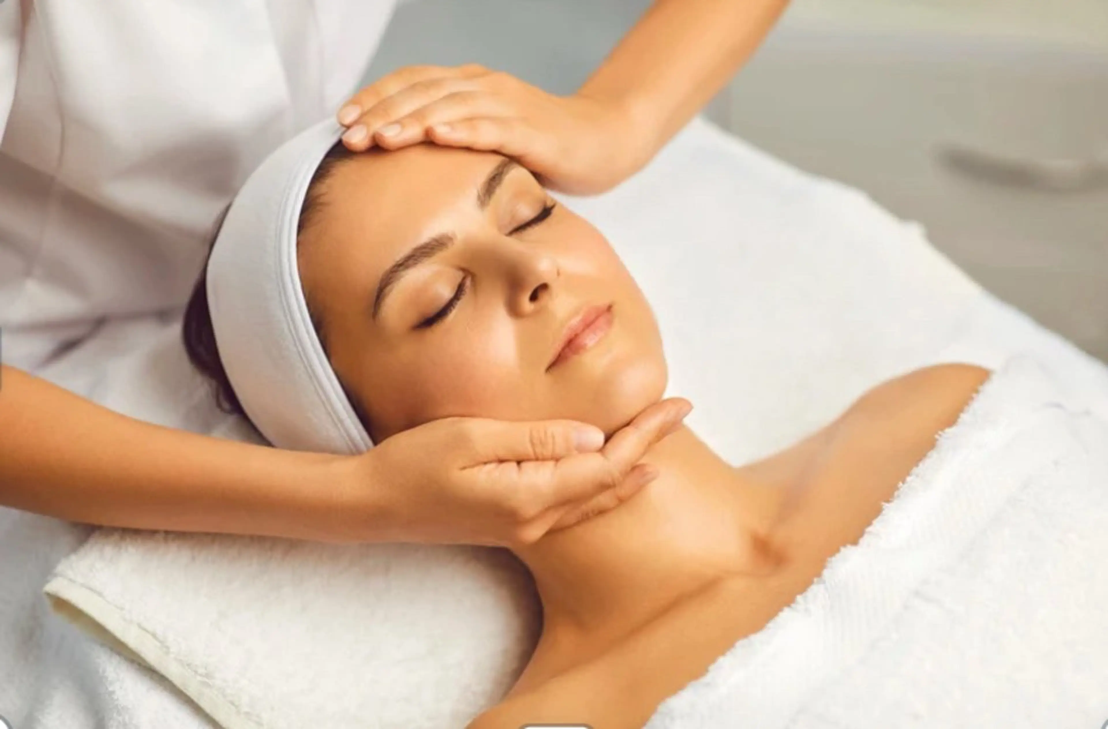 【初回トライアル】浮腫みスッキリ！リフトアップ小顔ほぐしの写真