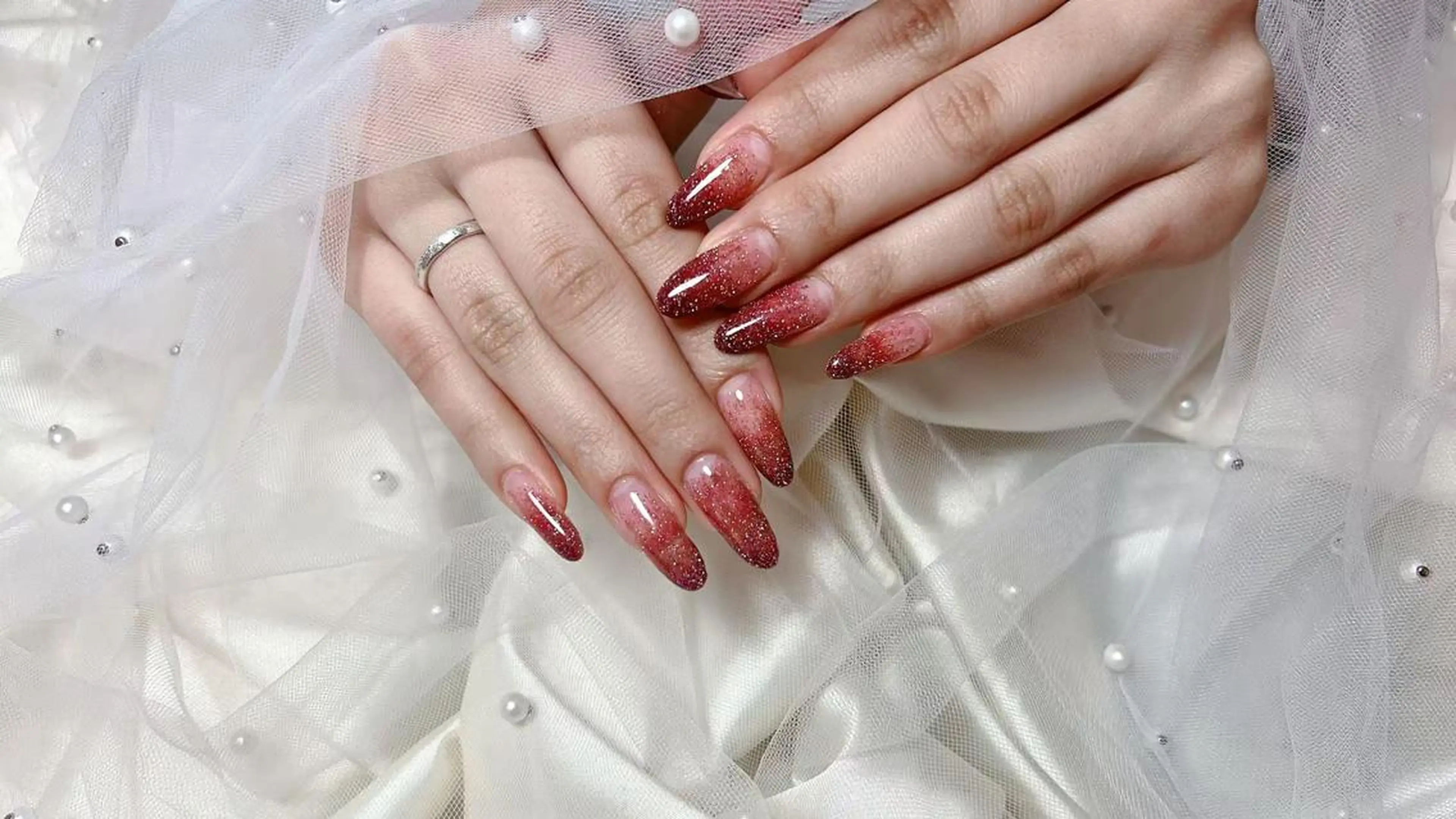 ネイル グラデーション ラメ(グリッター) ラメグラデーション 🎀長さだし船橋🎀 ネイルサロンのネイルデザイン