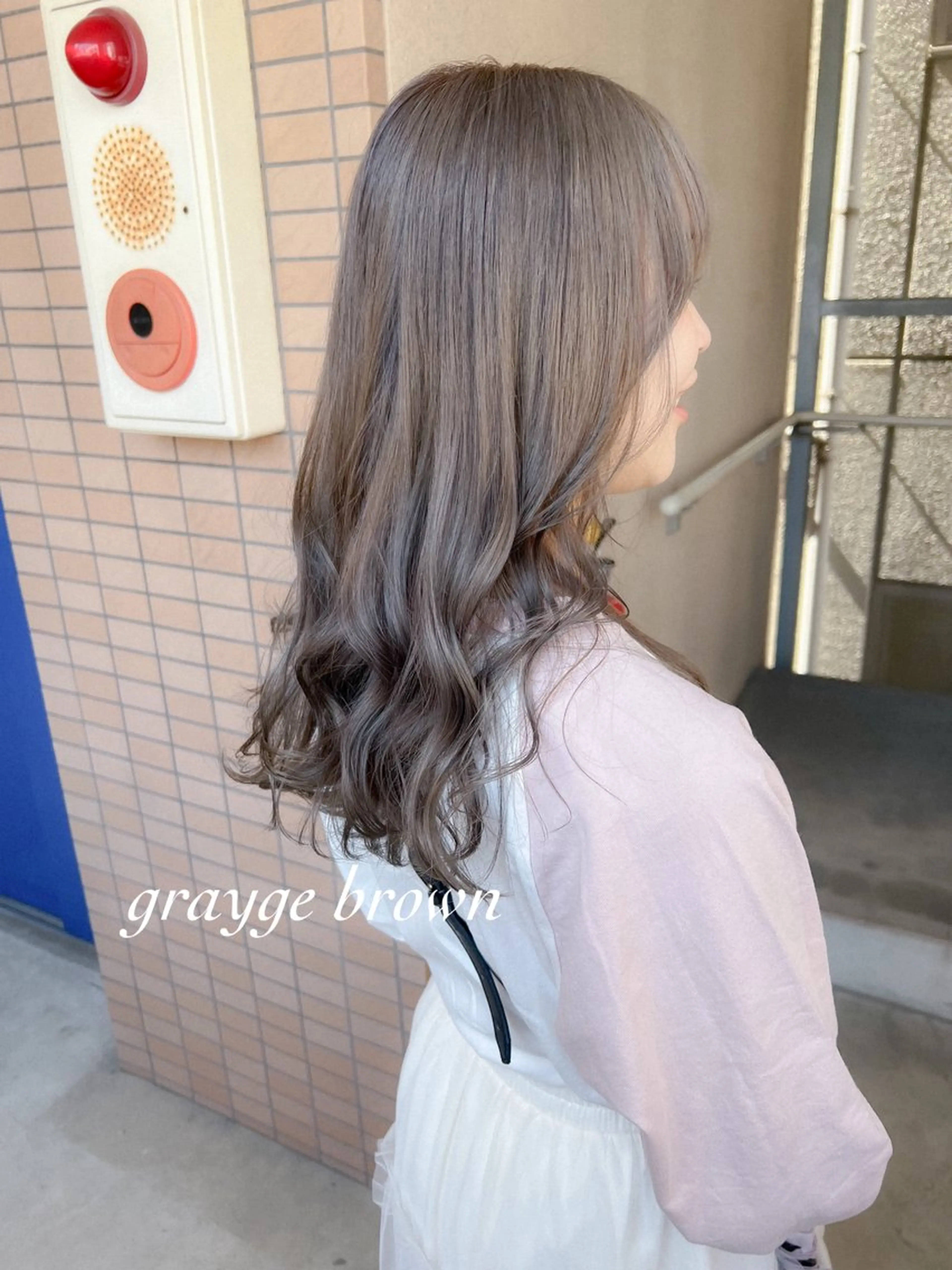 セミロング カラー ブリーチ グレージュ カラーパティシエ facce🌼ikoのヘアスタイル