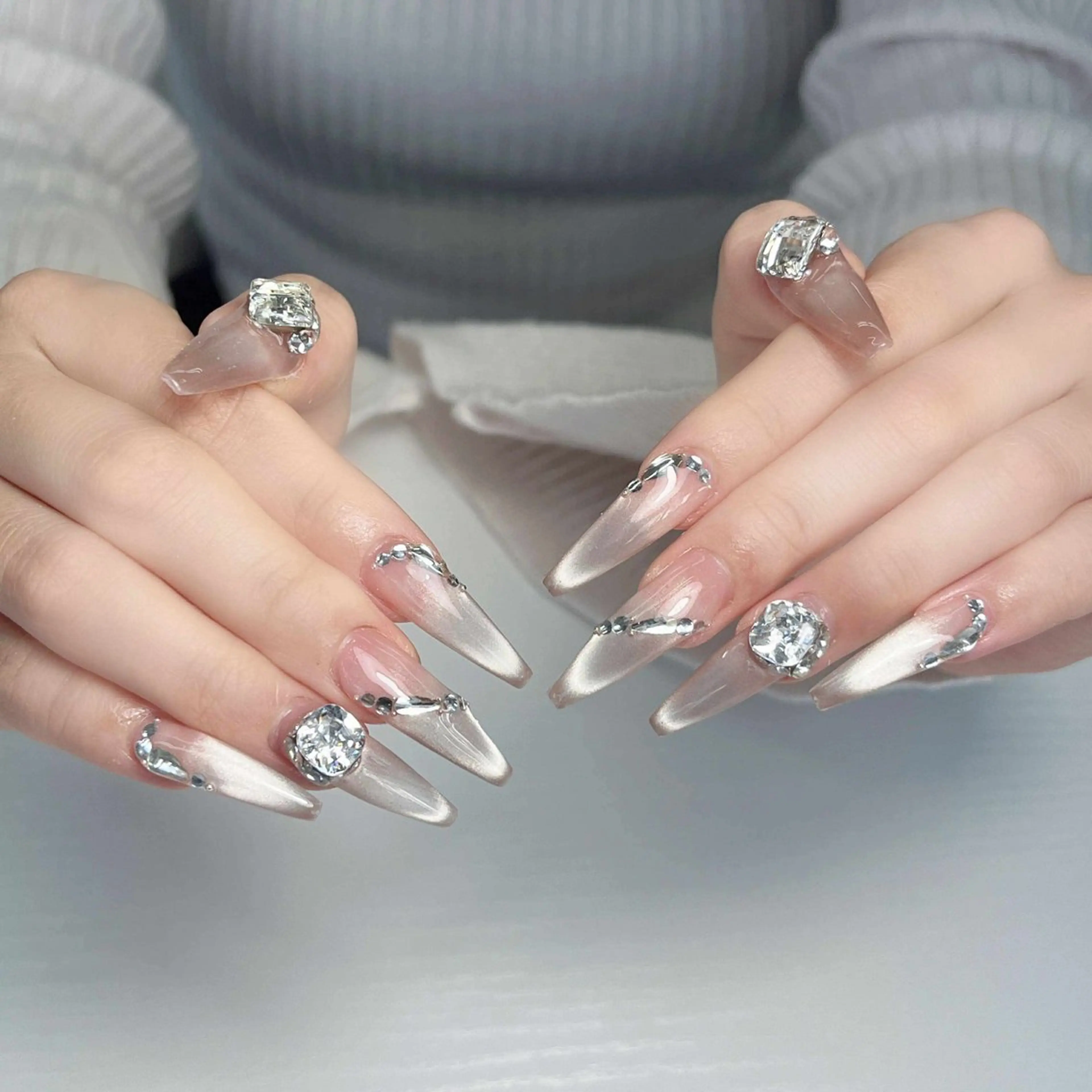 ネイル オーロラネイル ボルドー ブラウン ハート ラメ(グリッター) ハンドネイル ハンドケア Nova Nail Shinsaiのネイルデザイン