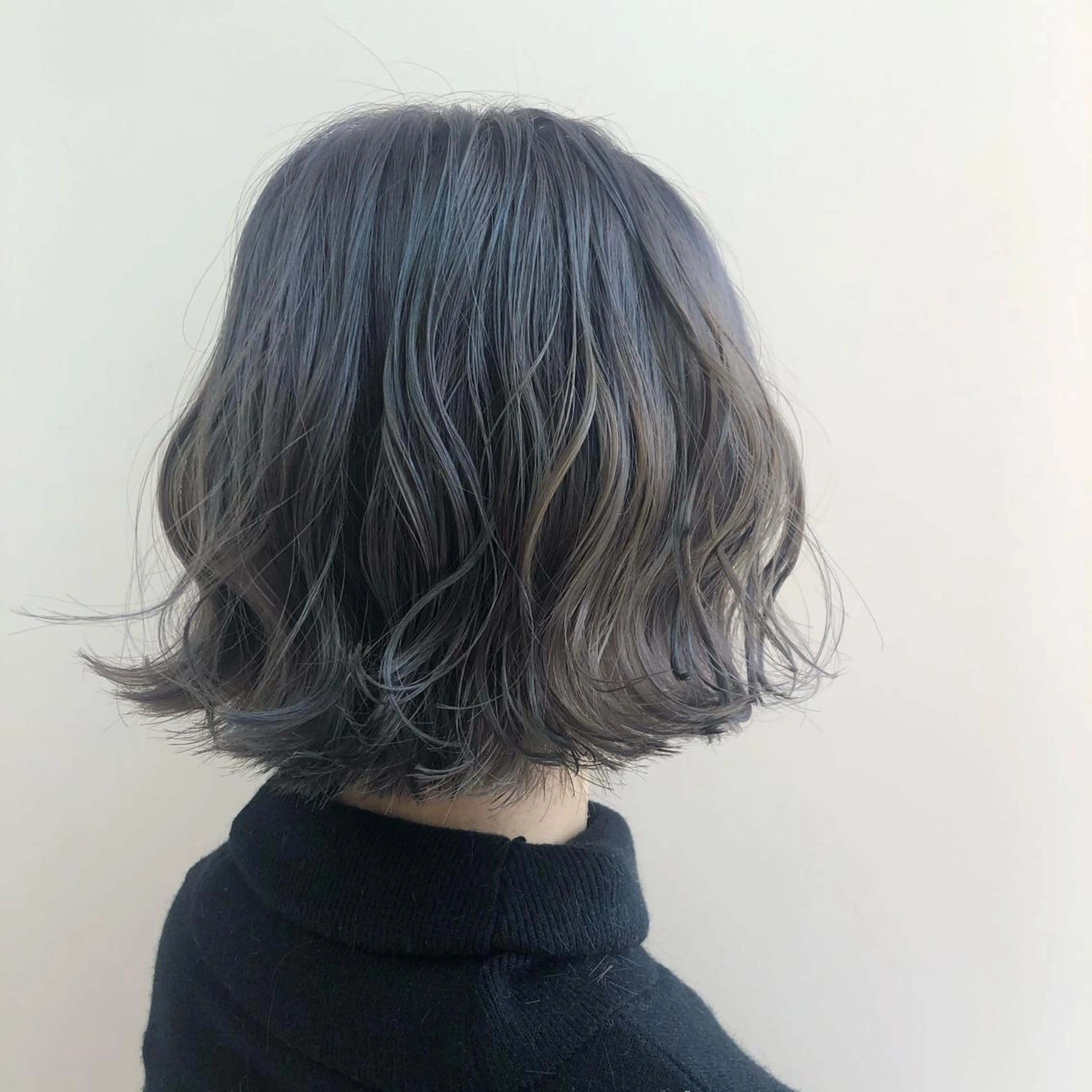 ショート カラー ブリーチ ダブルカラー グレージュ ラベンダーカラー ラベンダーグレージュ ベージュ/インナー カラー🤍Rieのヘアスタイル