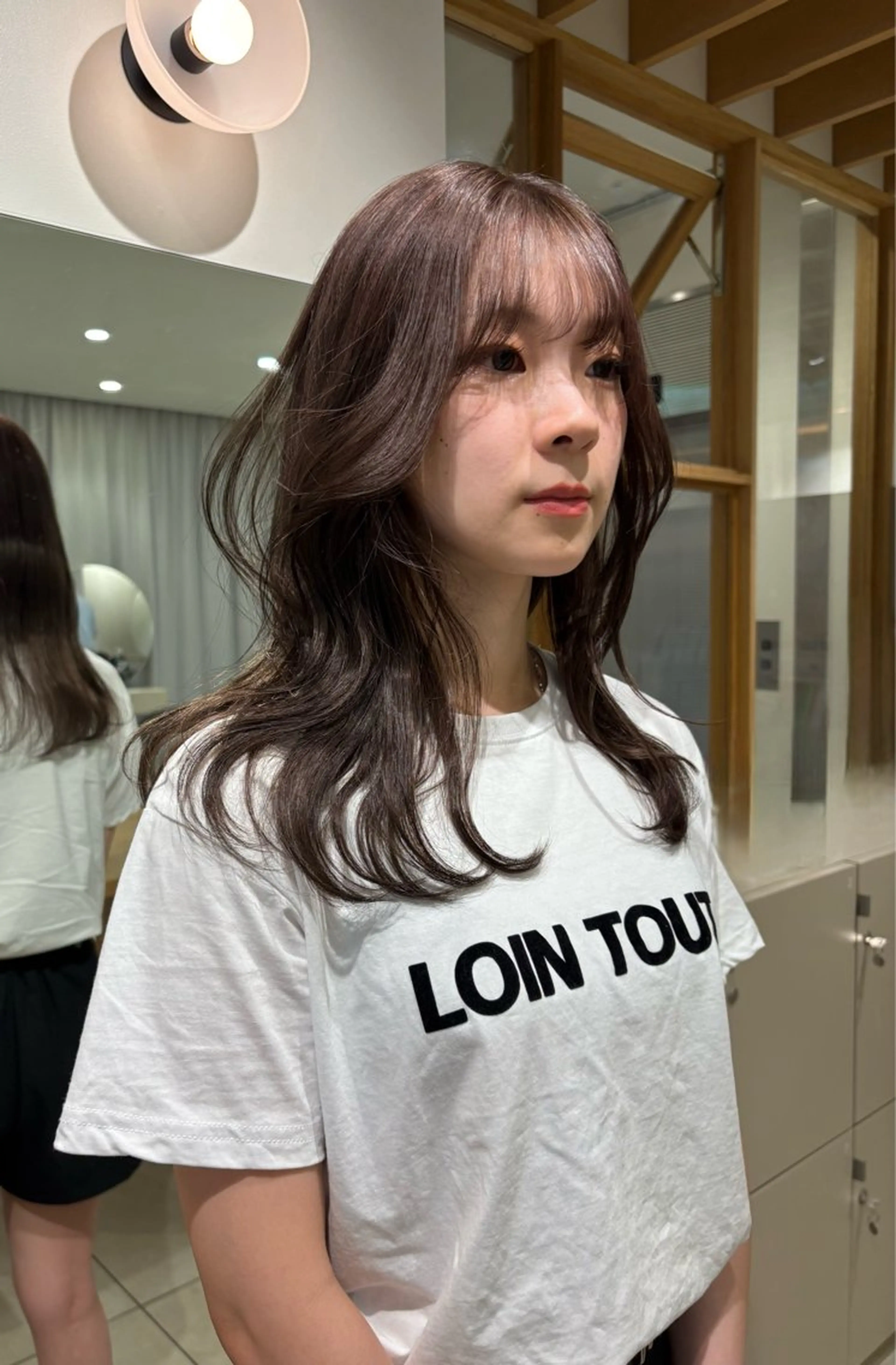 ミディアム カラー グレージュ キタ リオナのヘアスタイル