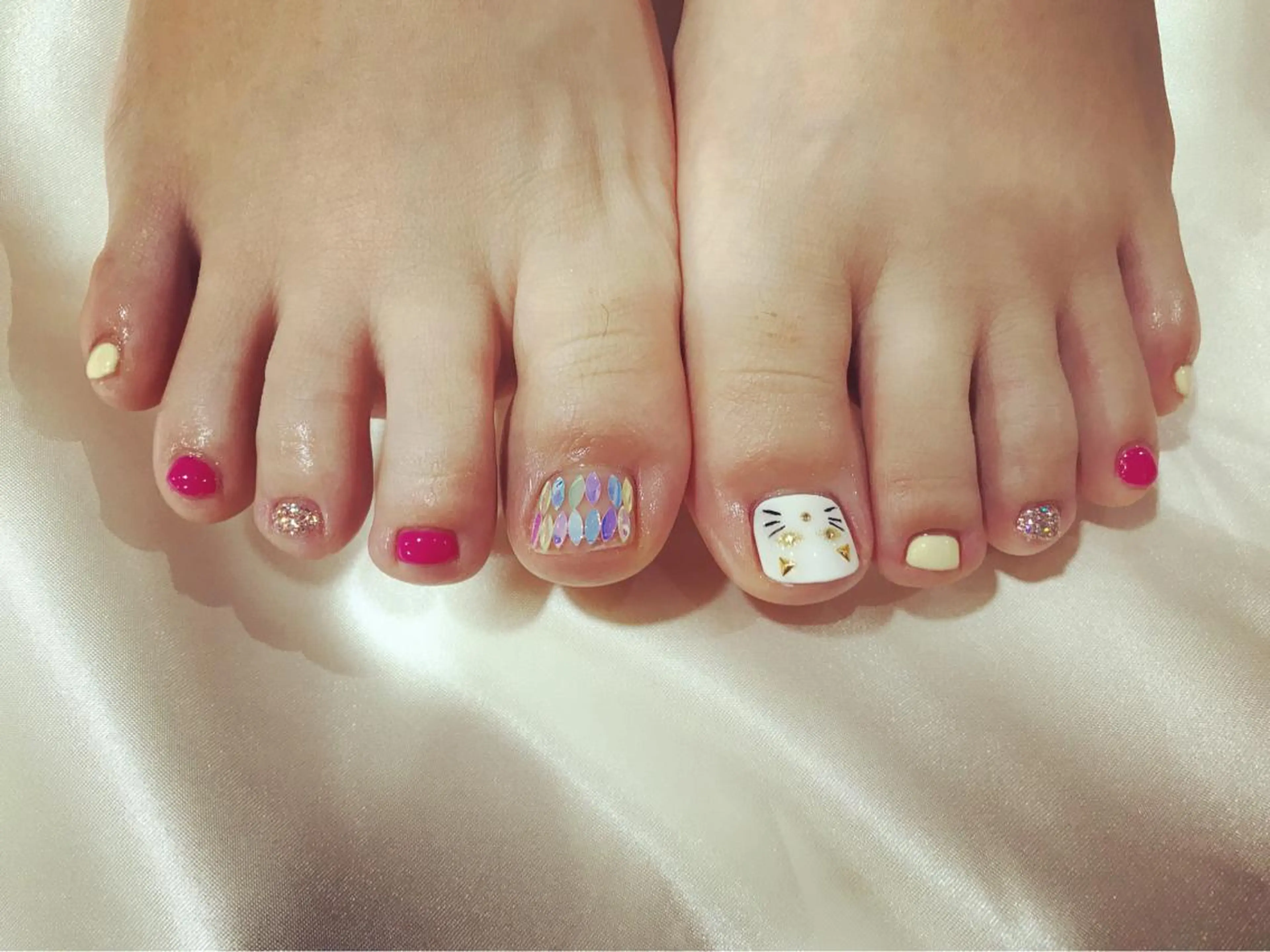 ネイル フットネイル ホログラムネイル nailsalon colon所属・nailartist lisaのネイルデザイン