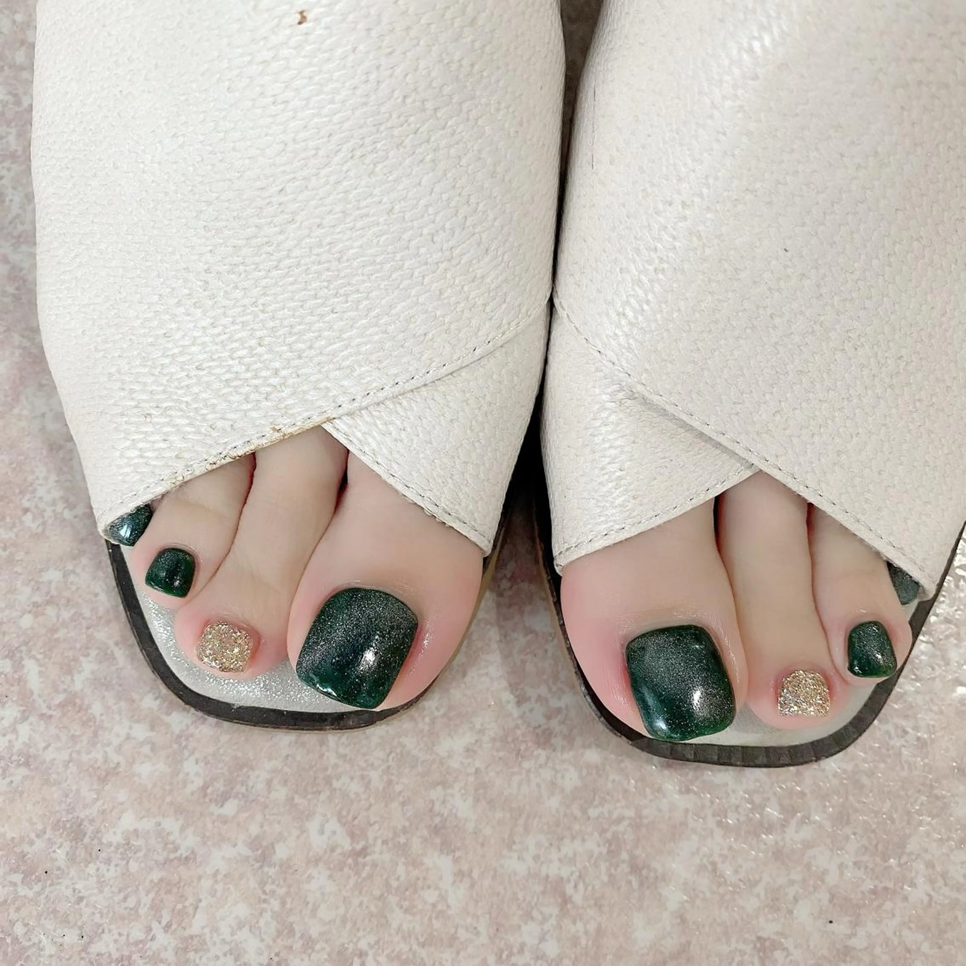 ネイル フットネイル ゴールド グリーン マグネットネイル Salon Ｋのネイルデザイン