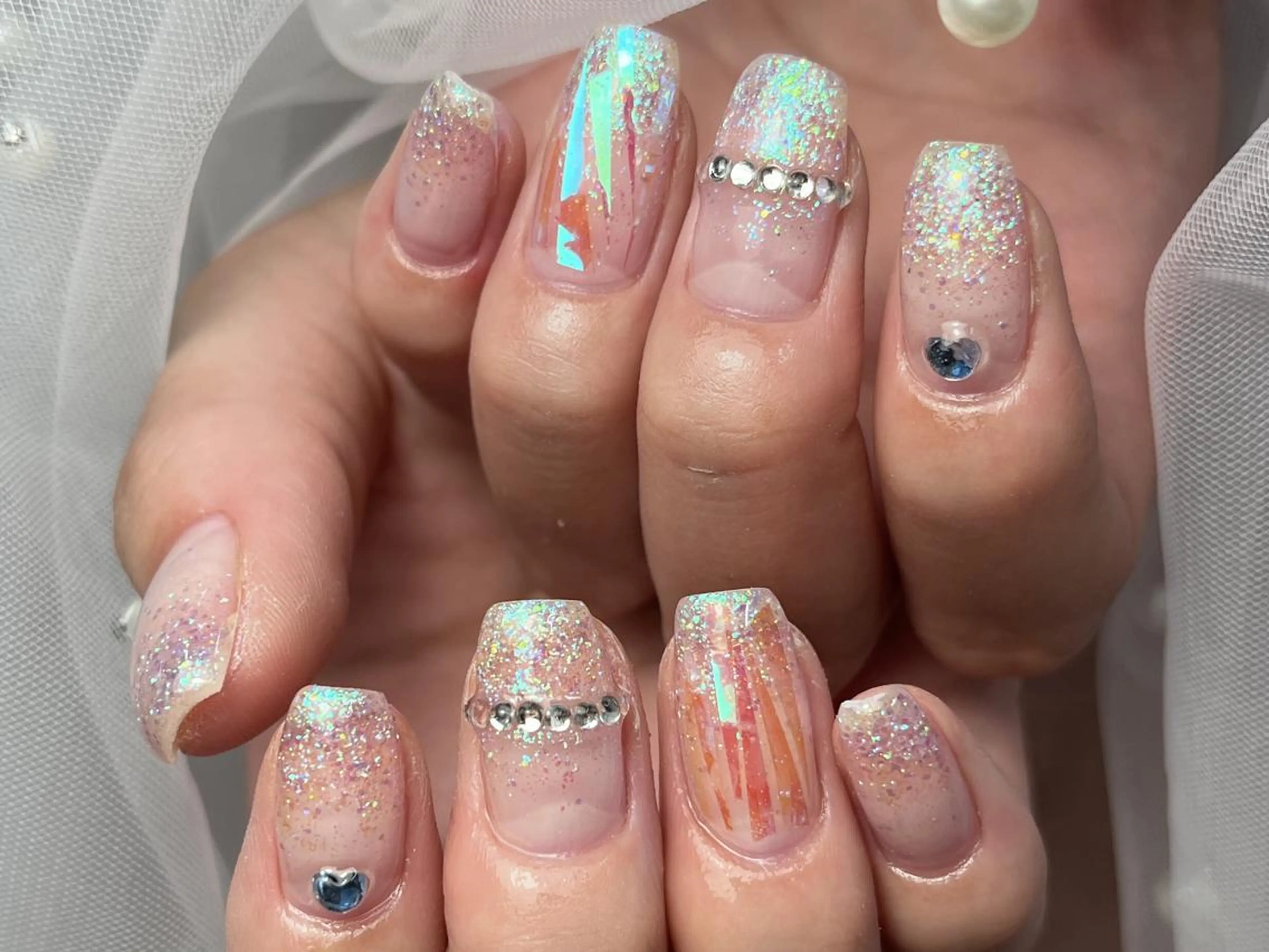 ネイル ブルー ゴージャス ハート ホログラムネイル キラキラネイル ハンドネイル ToliyDeliy Nail Salonのネイルデザイン