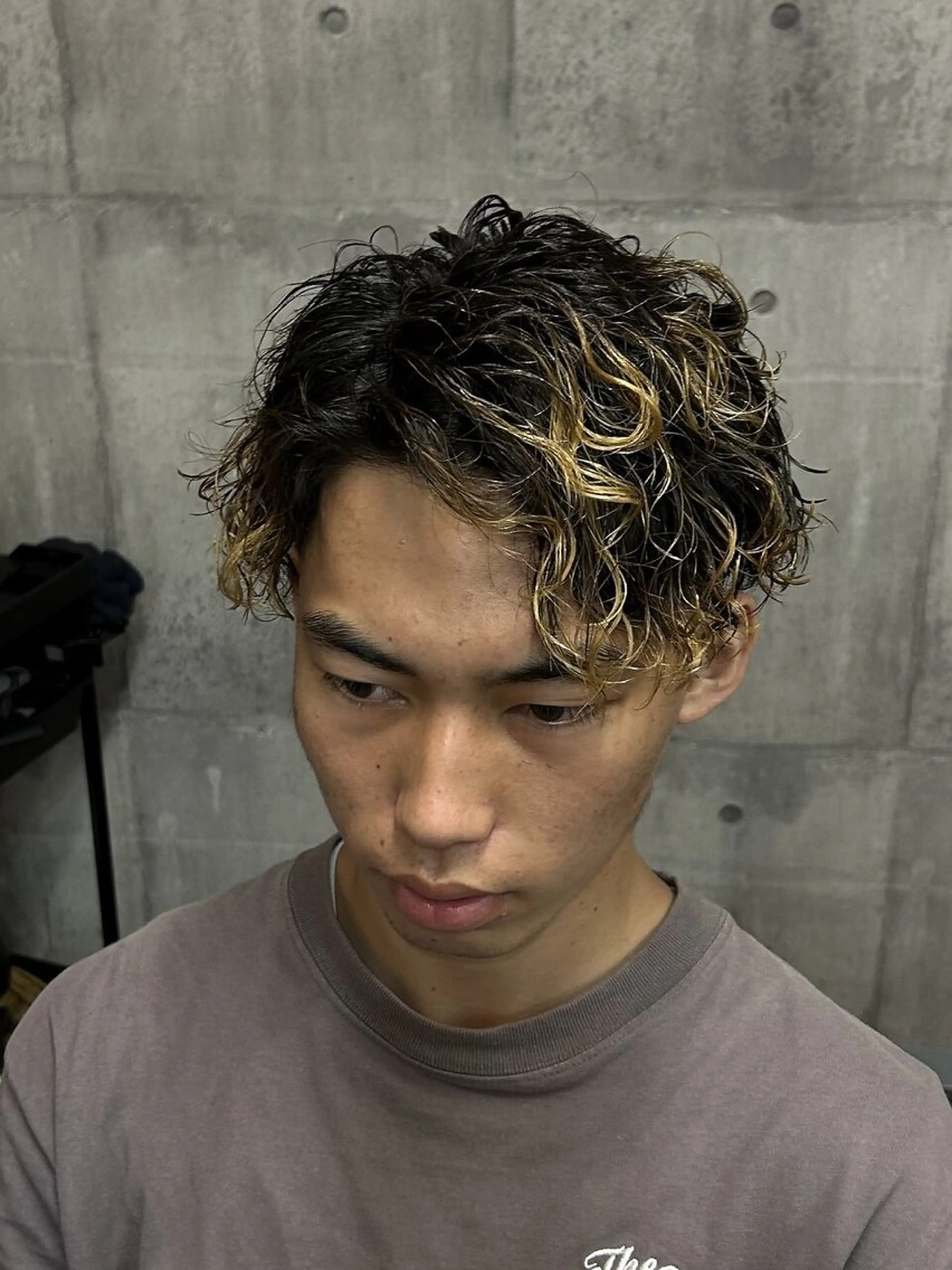 ショート パーマ メンズ 三谷 仁のヘアスタイル