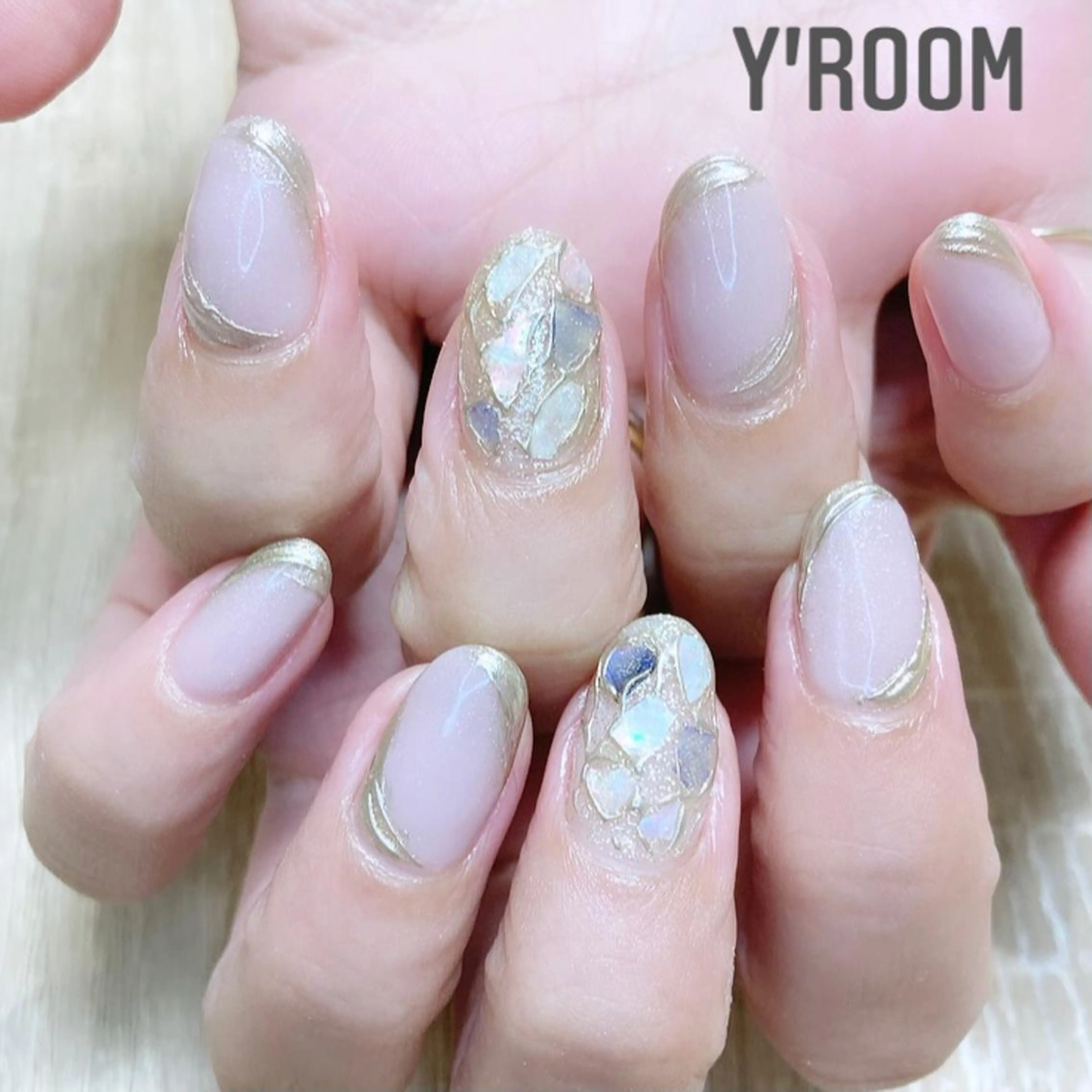 ネイル オーロラネイル フラッシュネイル フットネイル ジェルネイル 氷ネイル・うるうるネイル YUKA （ネイリスト）のネイルデザイン