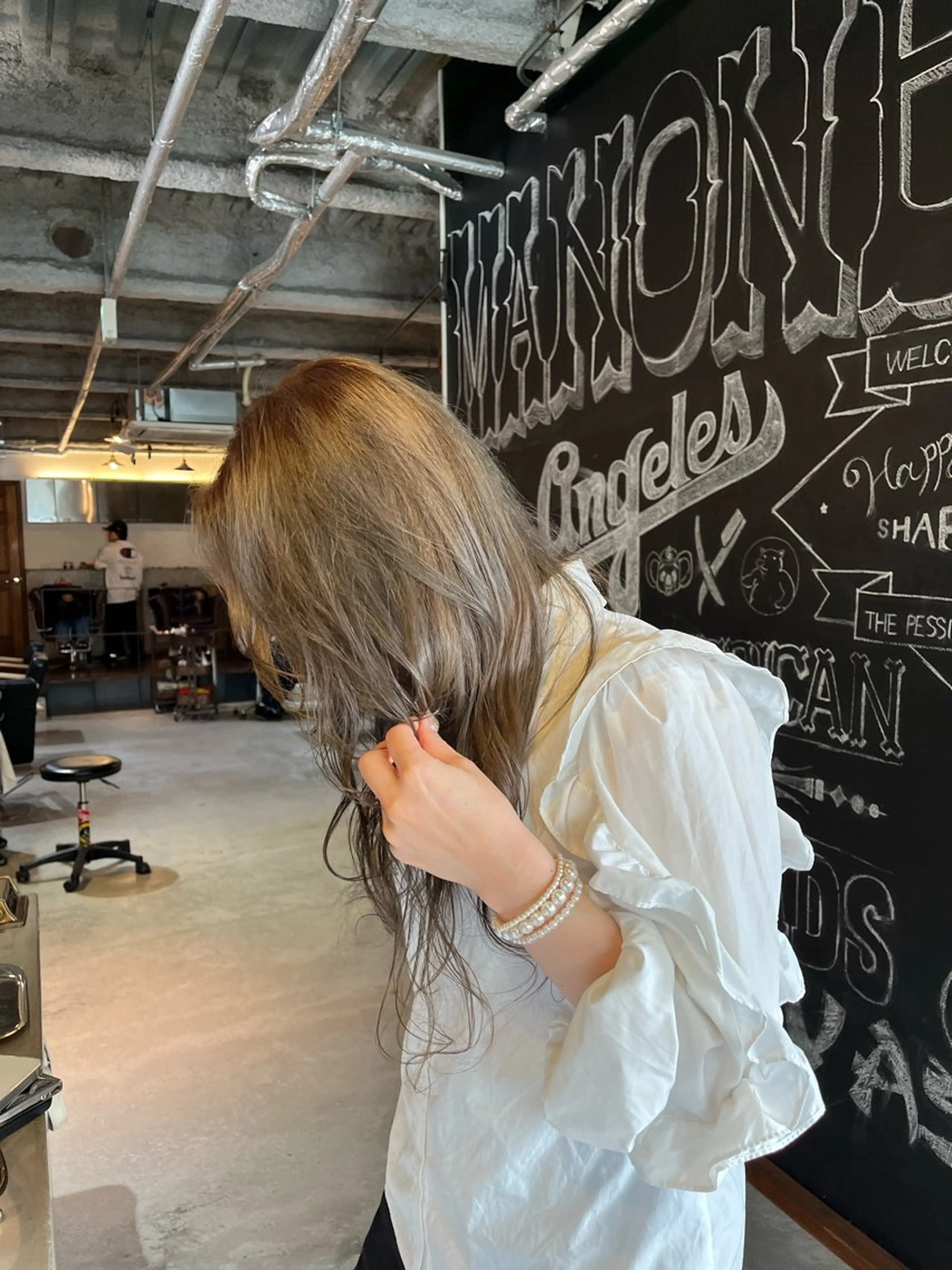 ロング カラー ベージュカラー ブリーチ 透明感カラー ダブルカラー オリーブベージュ the OSCAR所属・韓国ヘアスタイリスト Harukaのヘアスタイル